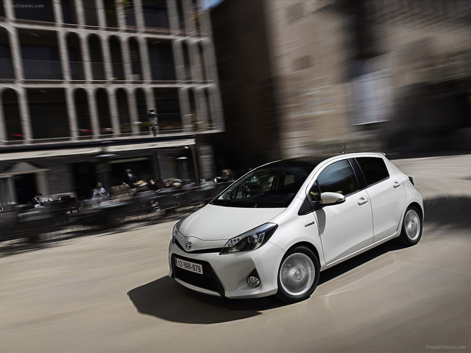 Toyota Yaris Hybrid 2013