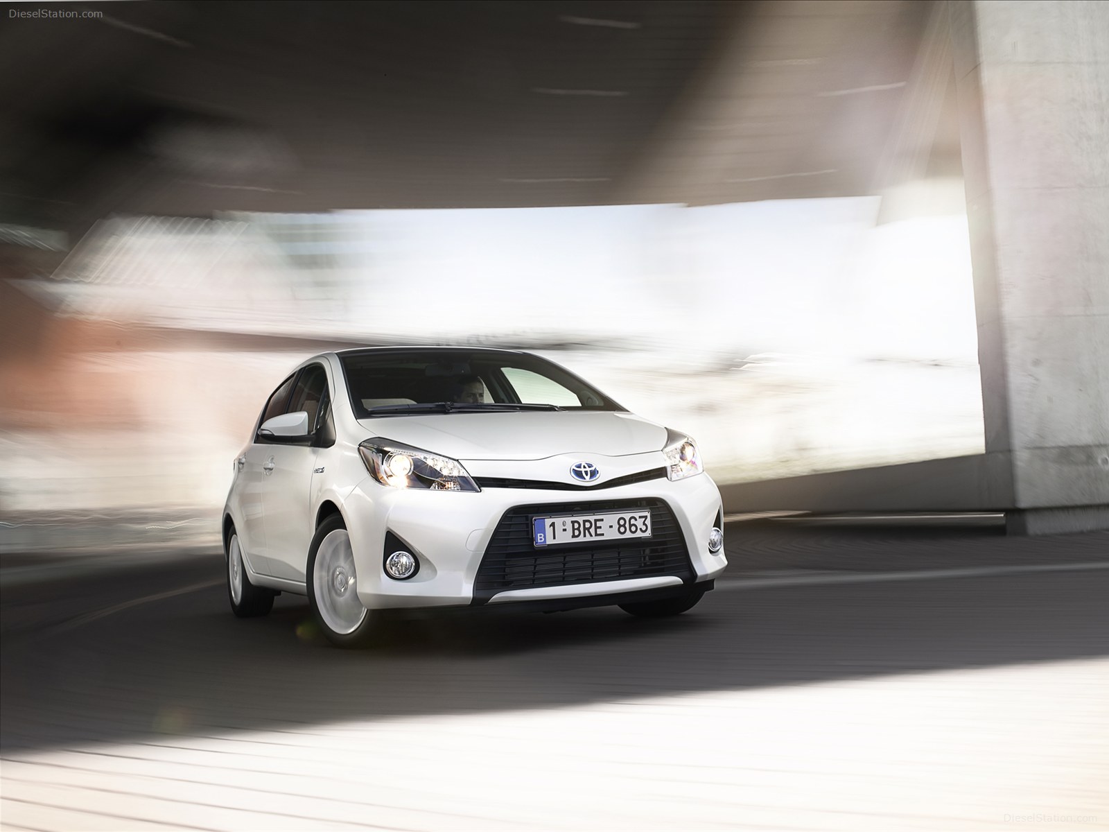 Toyota Yaris Hybrid 2013