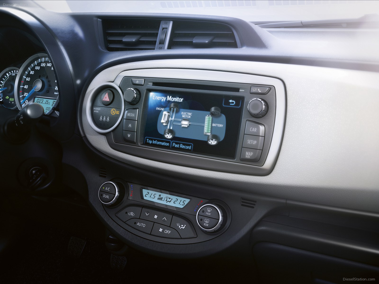 Toyota Yaris Hybrid 2013