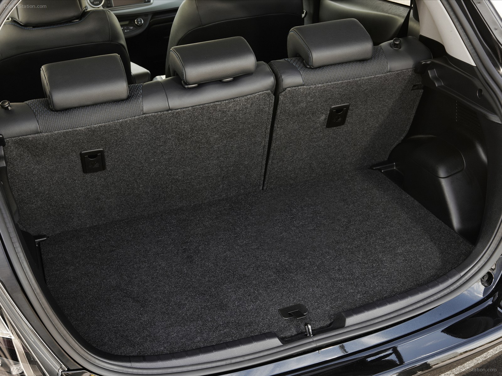 Toyota Yaris Hybrid 2013