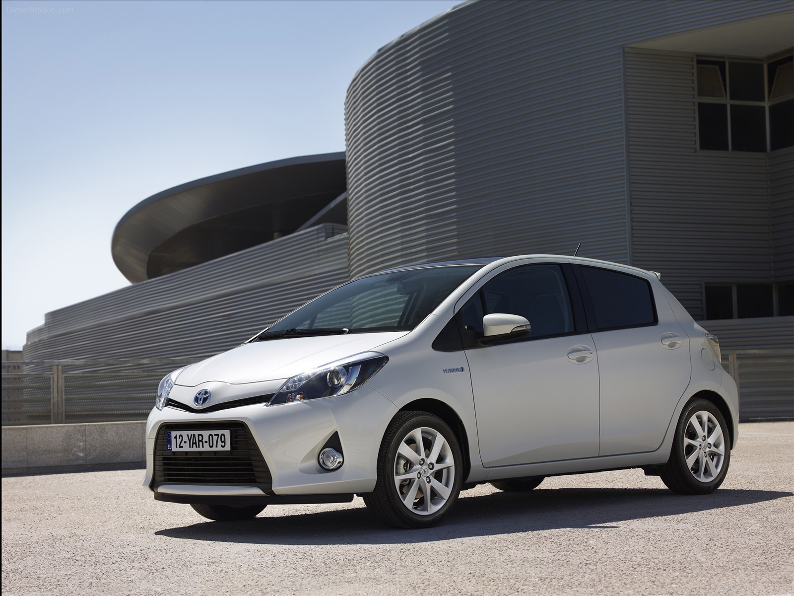 Toyota Yaris Hybrid 2013