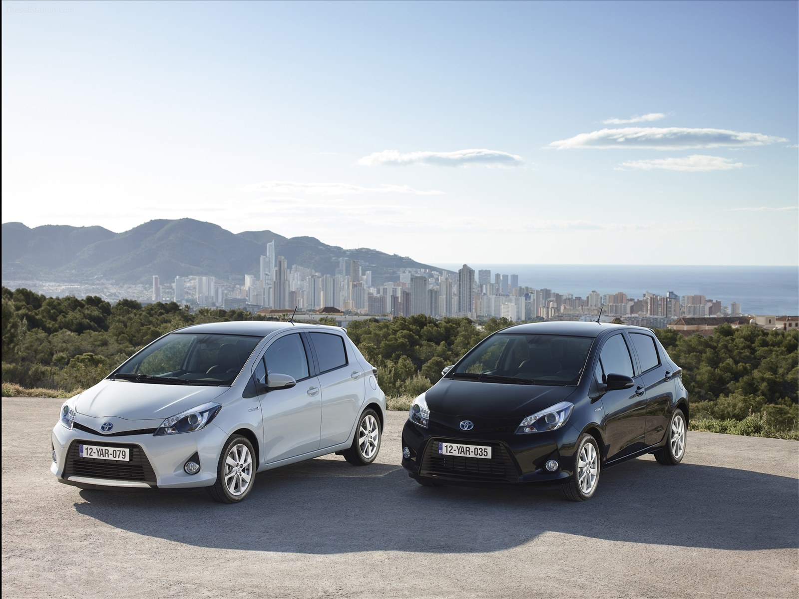 Toyota Yaris Hybrid 2013