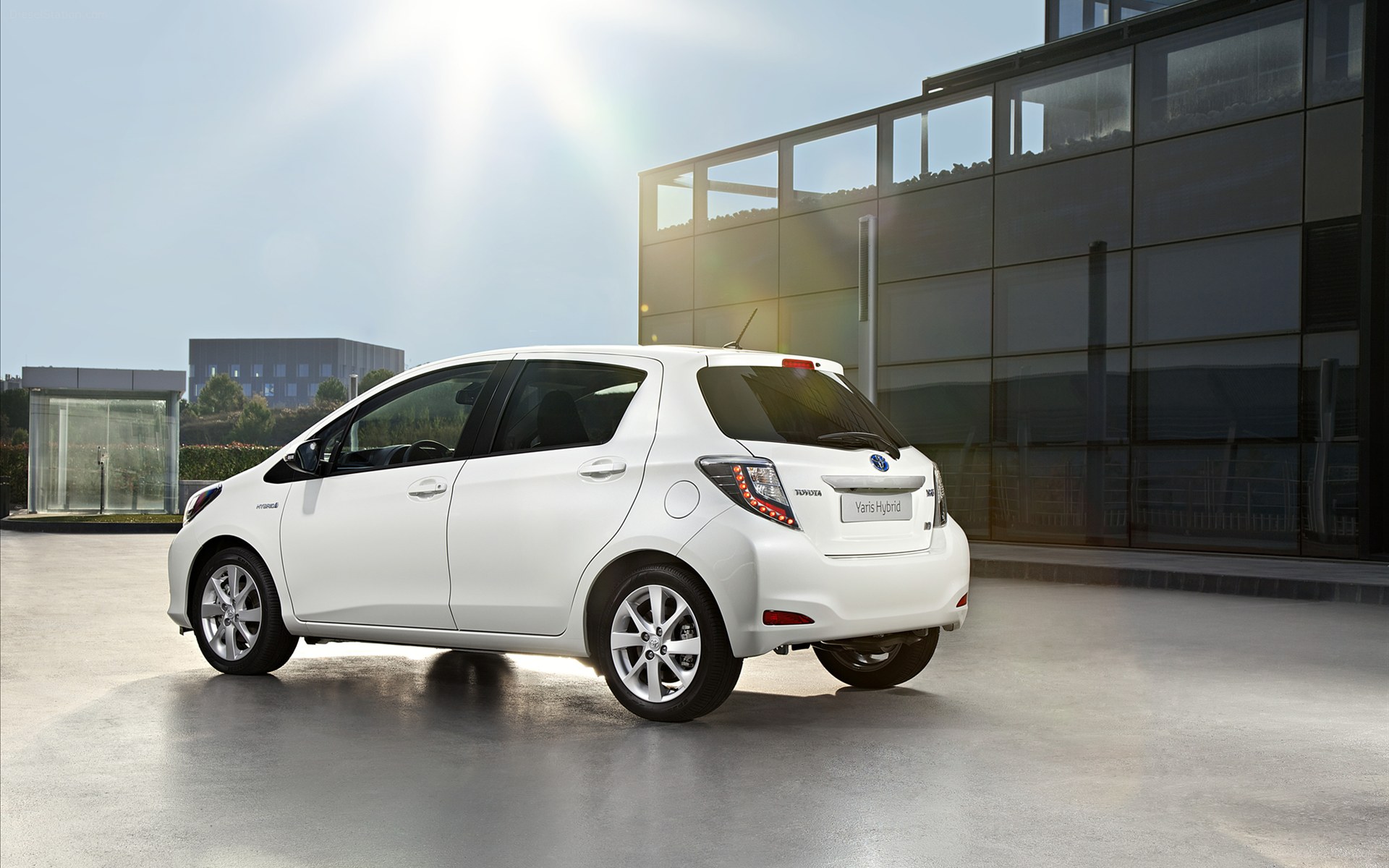Toyota Yaris Hybrid 2013