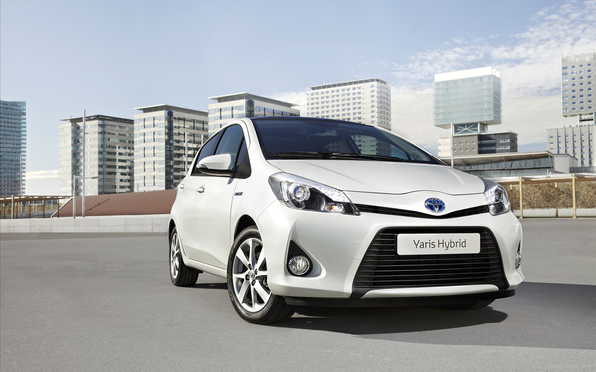 Toyota Yaris Hybrid 2013