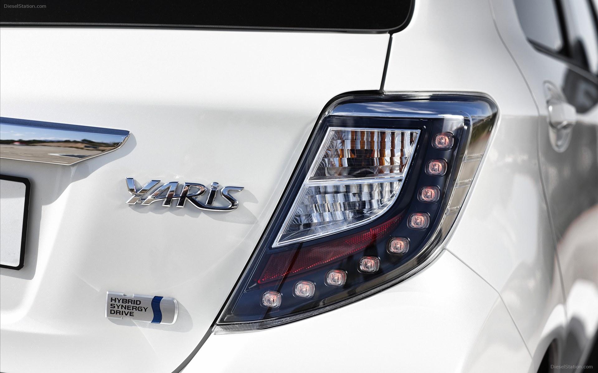 Toyota Yaris Hybrid 2013