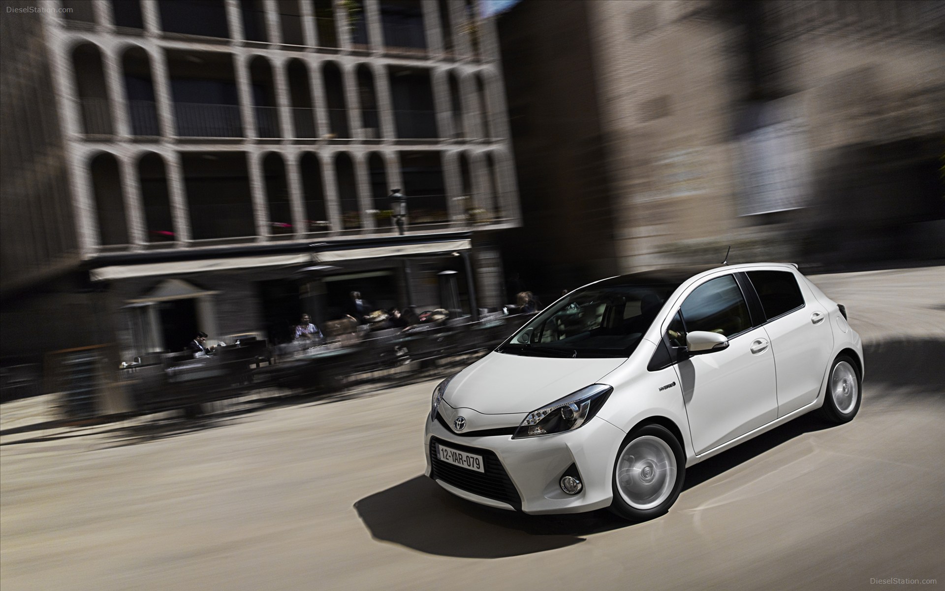 Toyota Yaris Hybrid 2013