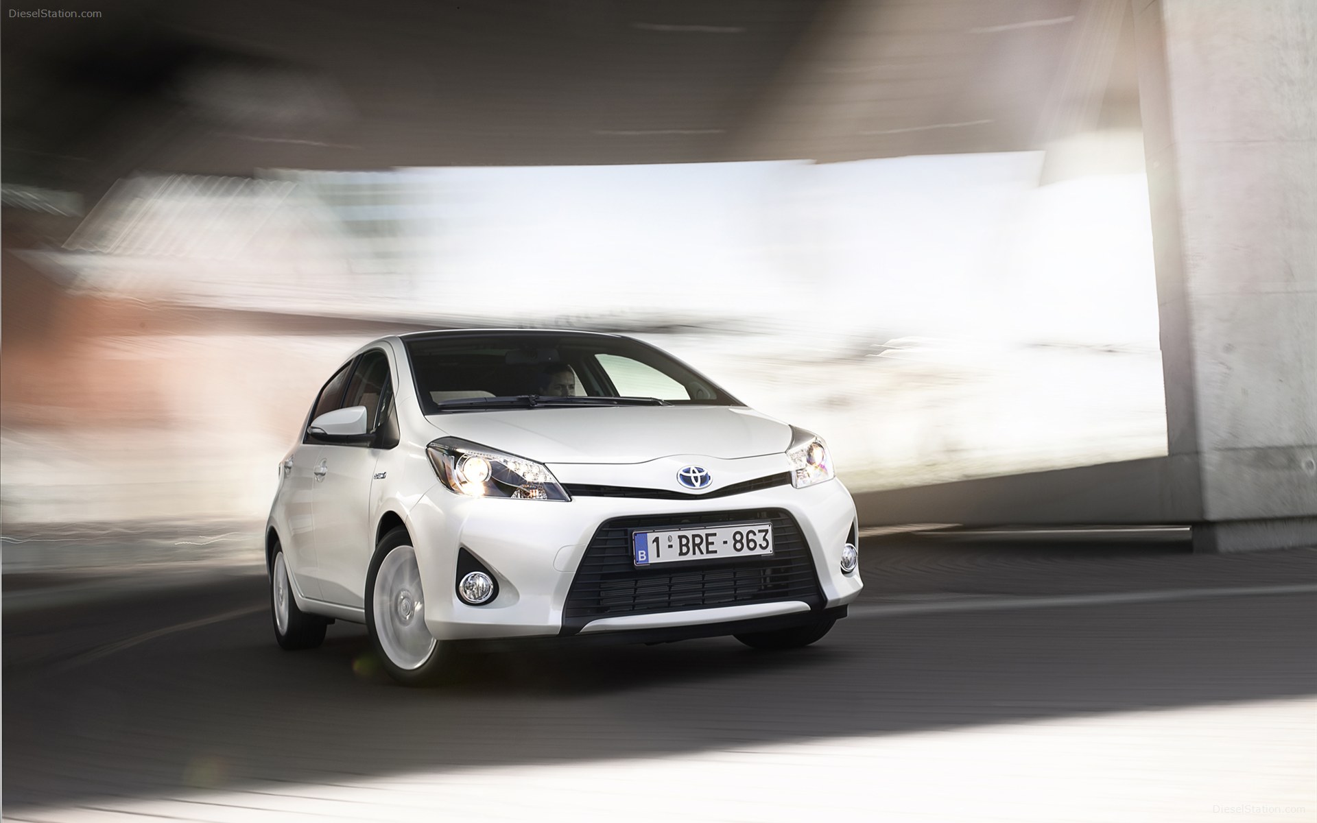 Toyota Yaris Hybrid 2013