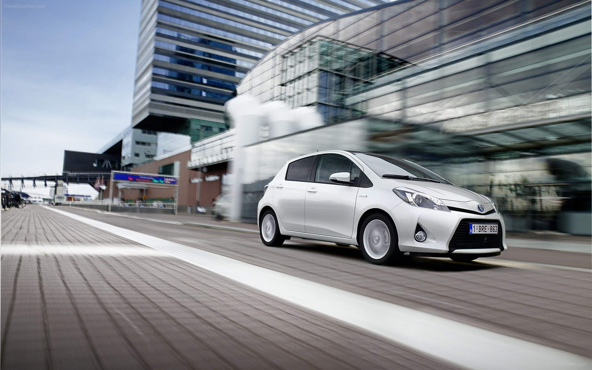 Toyota Yaris Hybrid 2013