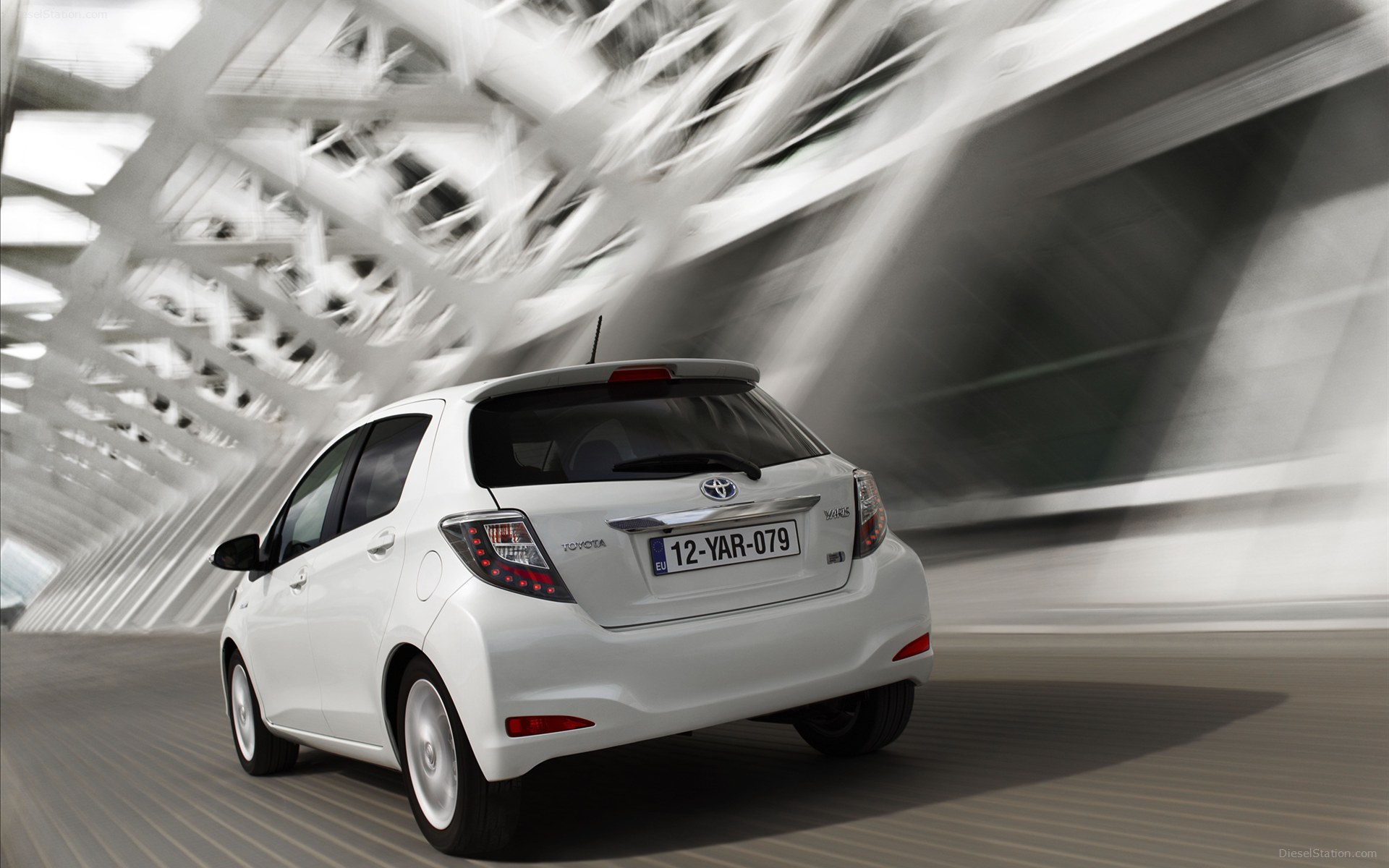 Toyota Yaris Hybrid 2013