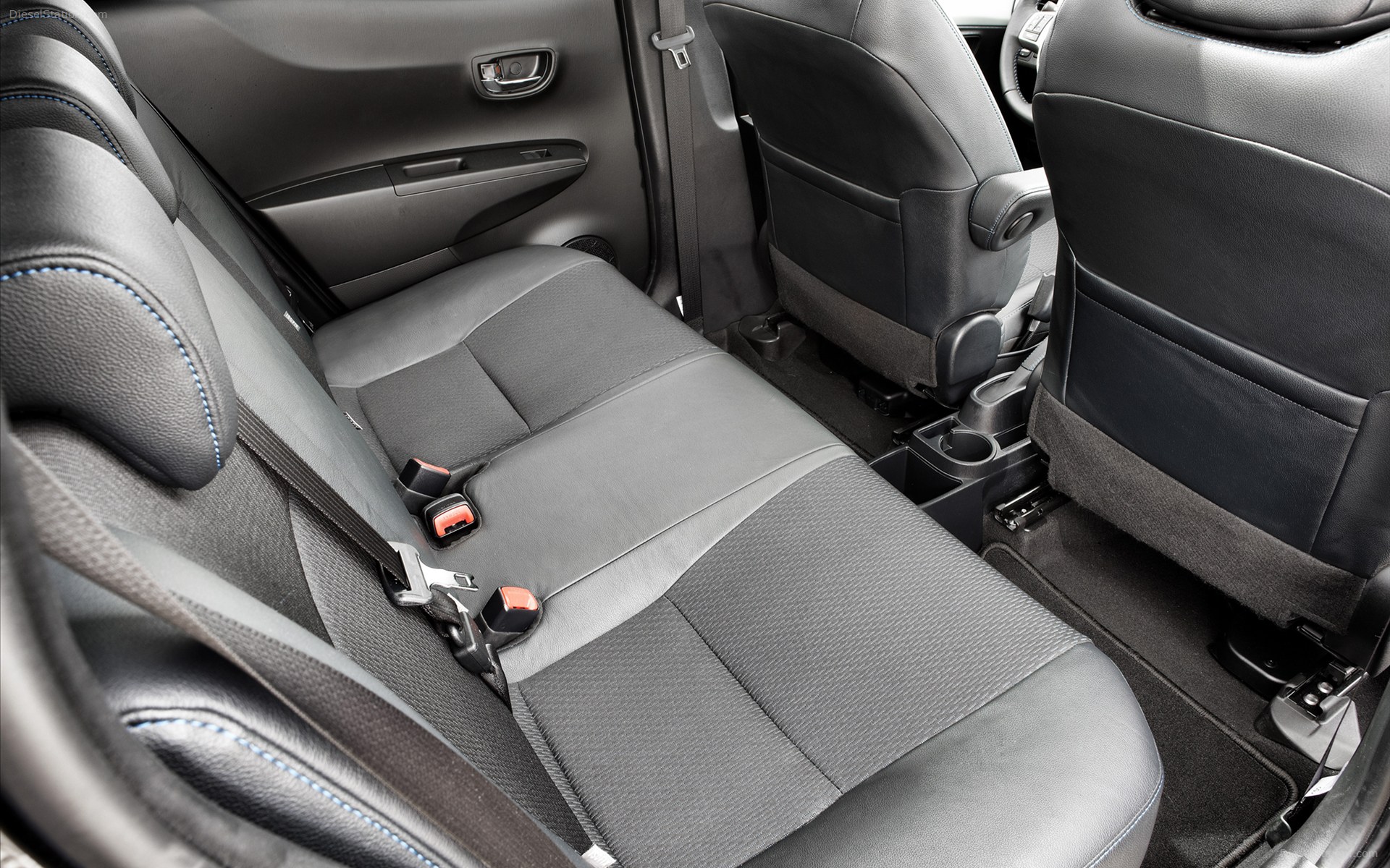 Toyota Yaris Hybrid 2013