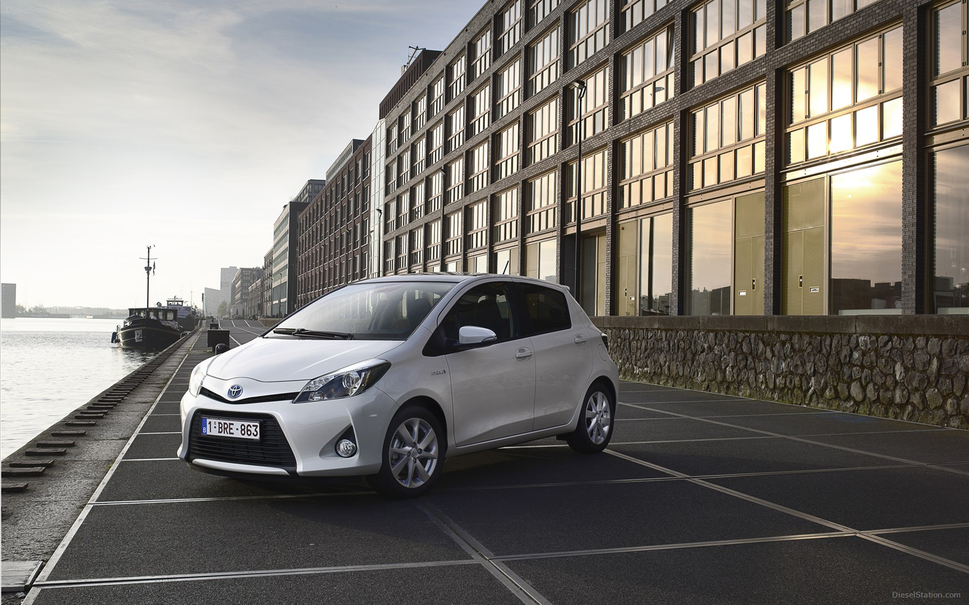 Toyota Yaris Hybrid 2013