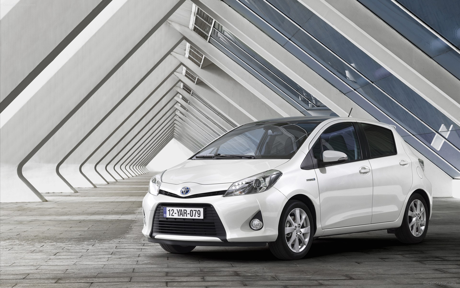 Toyota Yaris Hybrid 2013