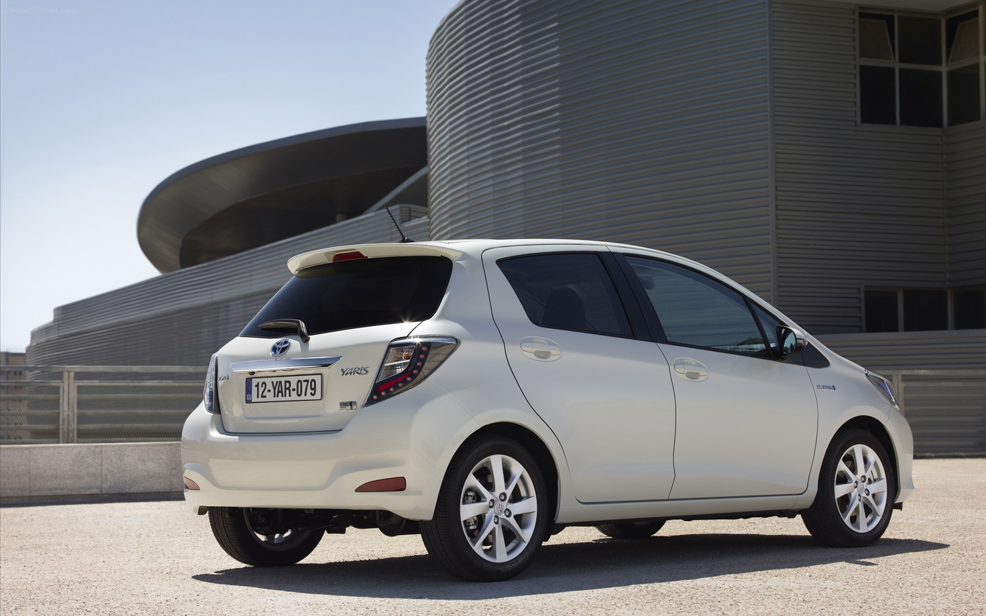 Toyota Yaris Hybrid 2013