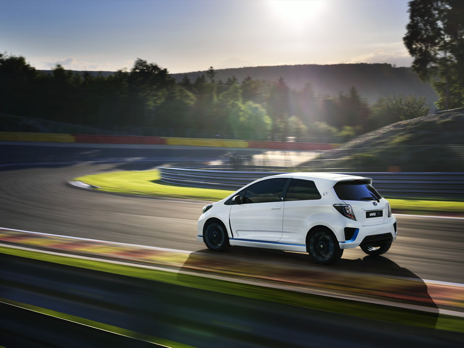 Toyota Yaris Hybrid-R Concept 2013