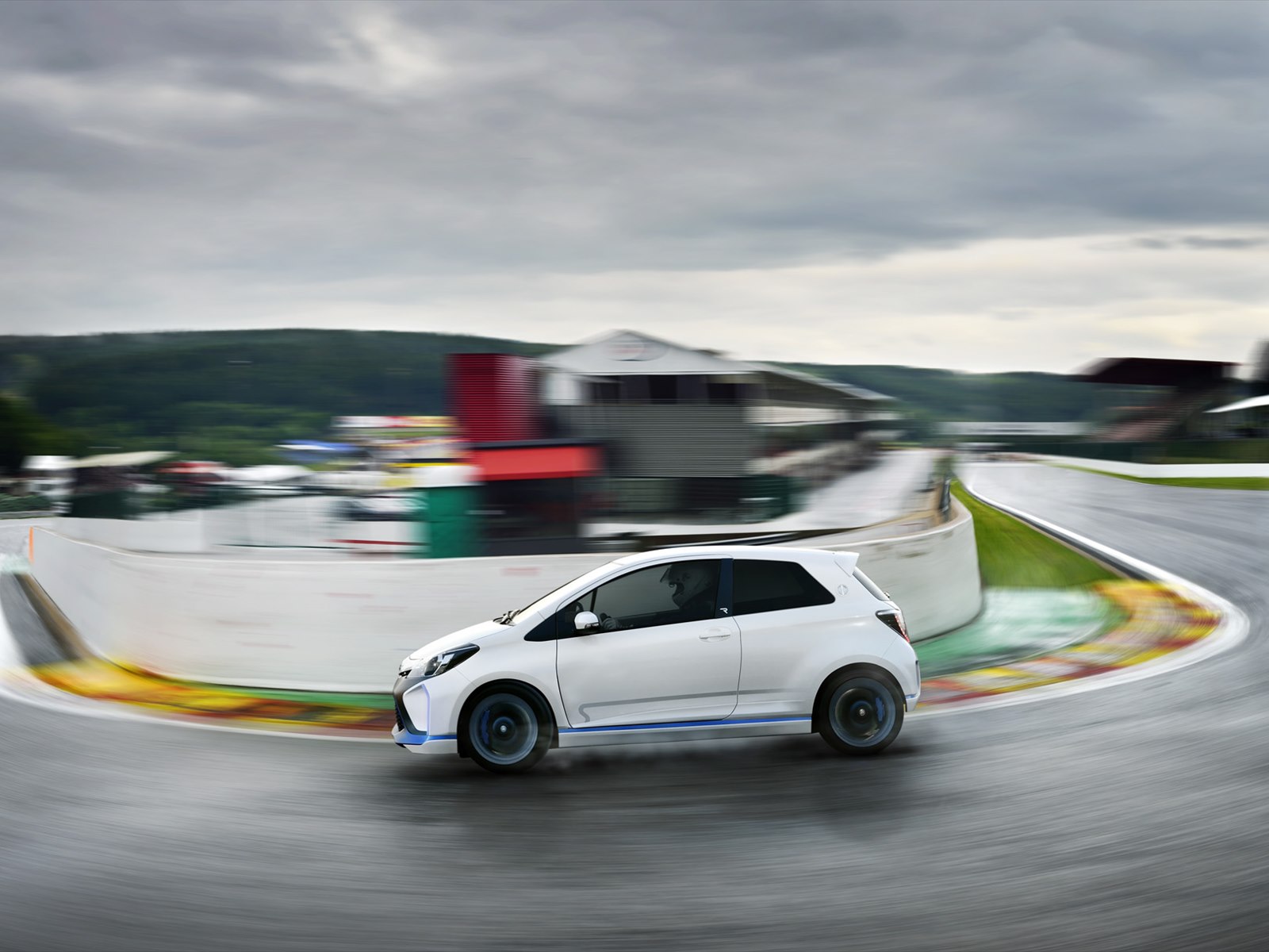 Toyota Yaris Hybrid-R Concept 2013