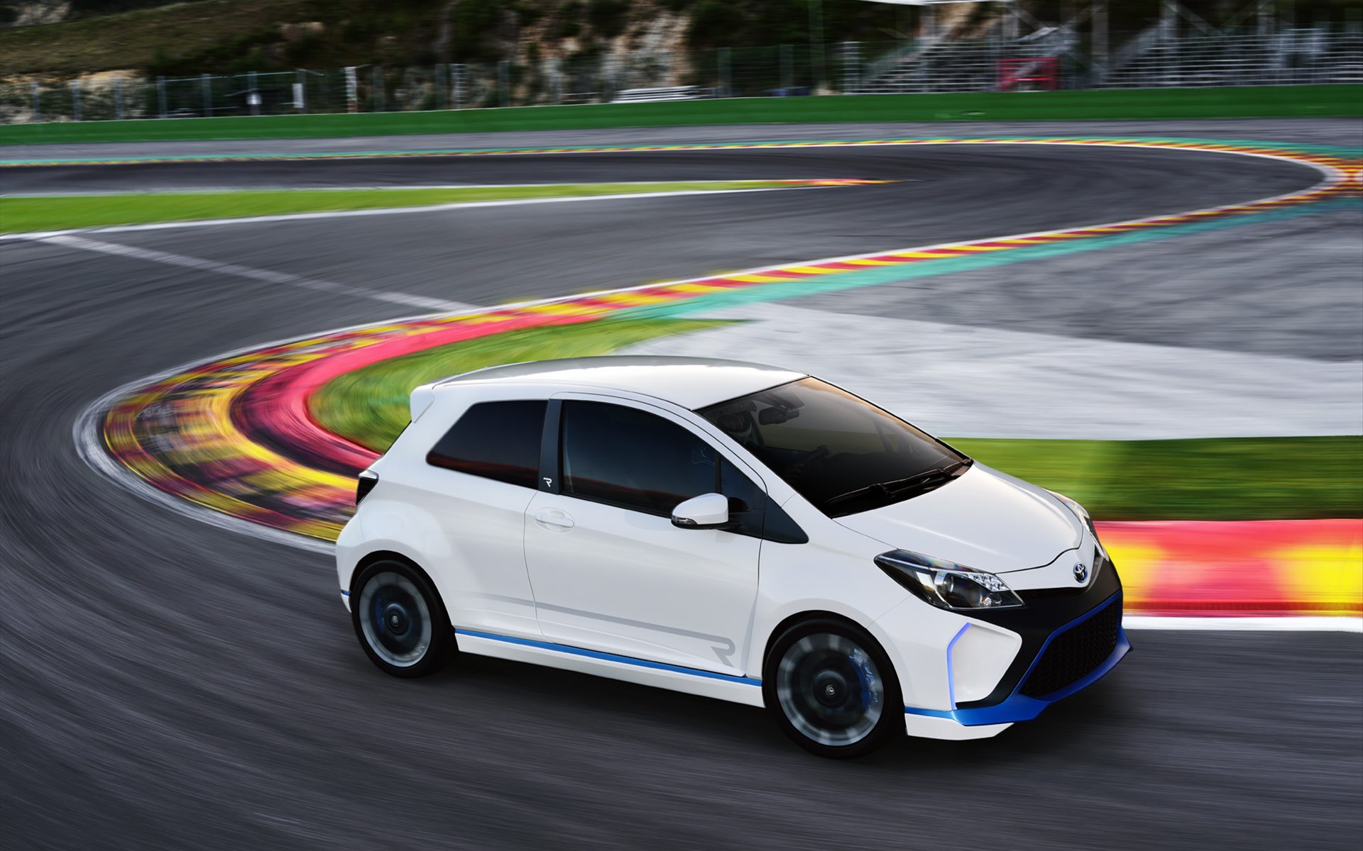 Toyota Yaris Hybrid-R Concept 2013