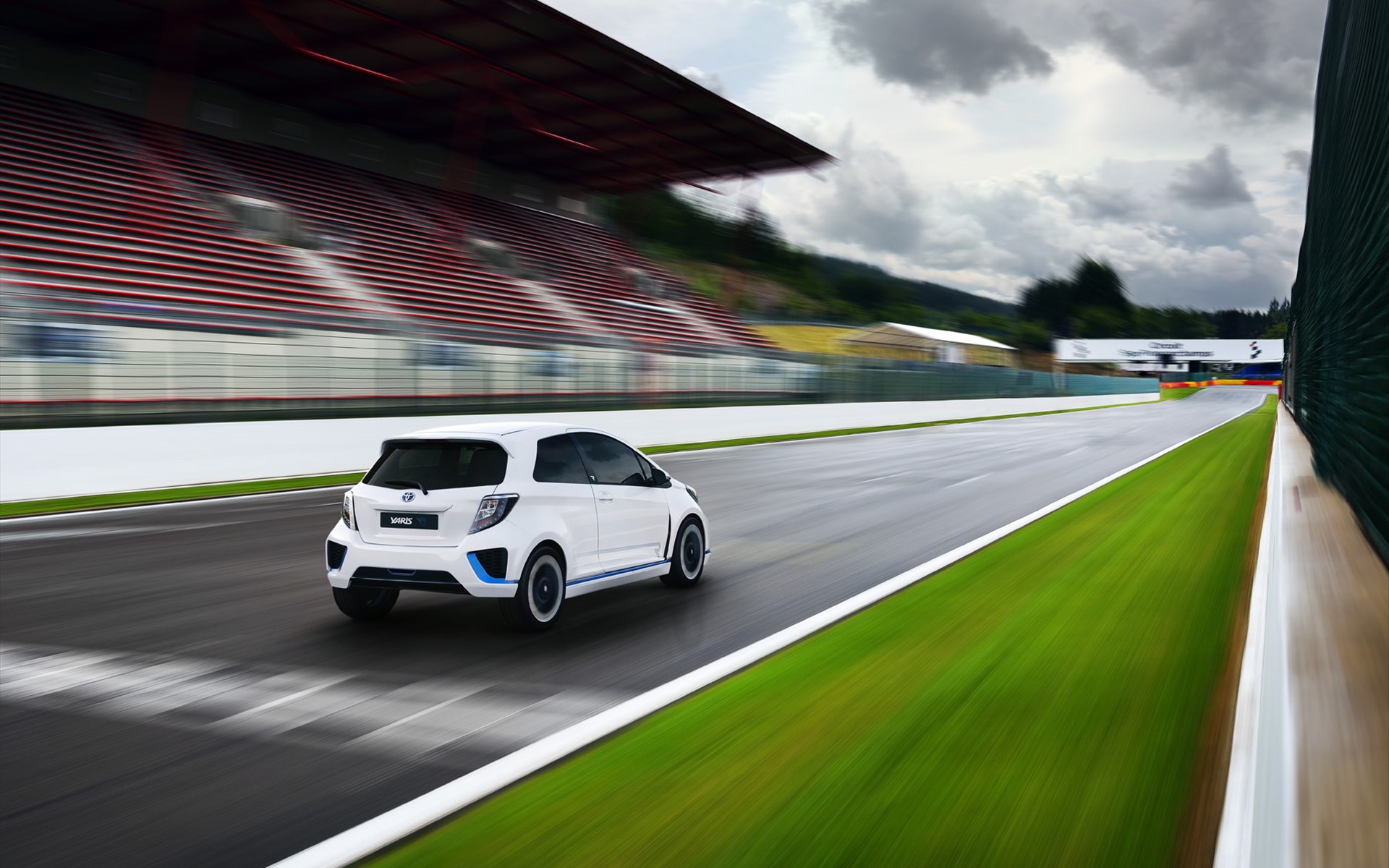 Toyota Yaris Hybrid-R Concept 2013