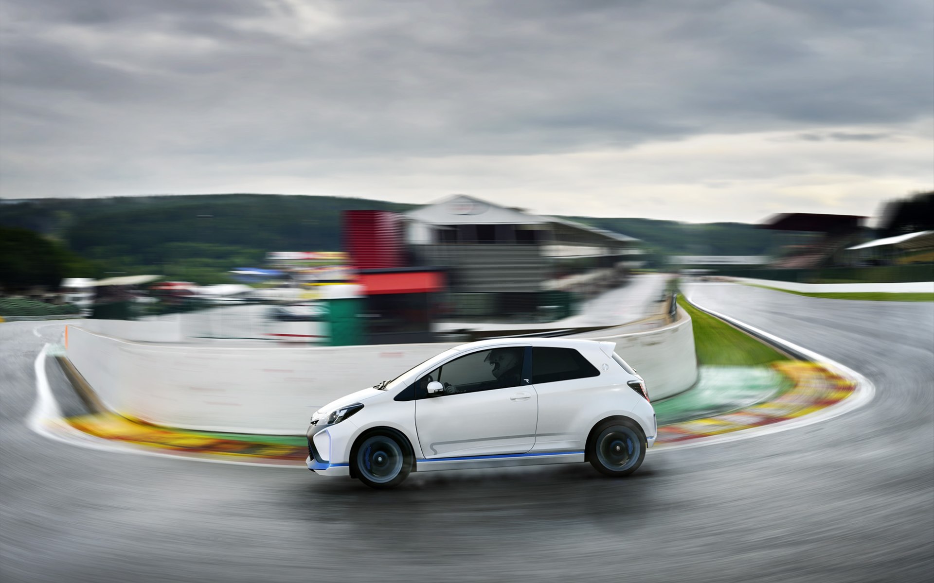 Toyota Yaris Hybrid-R Concept 2013