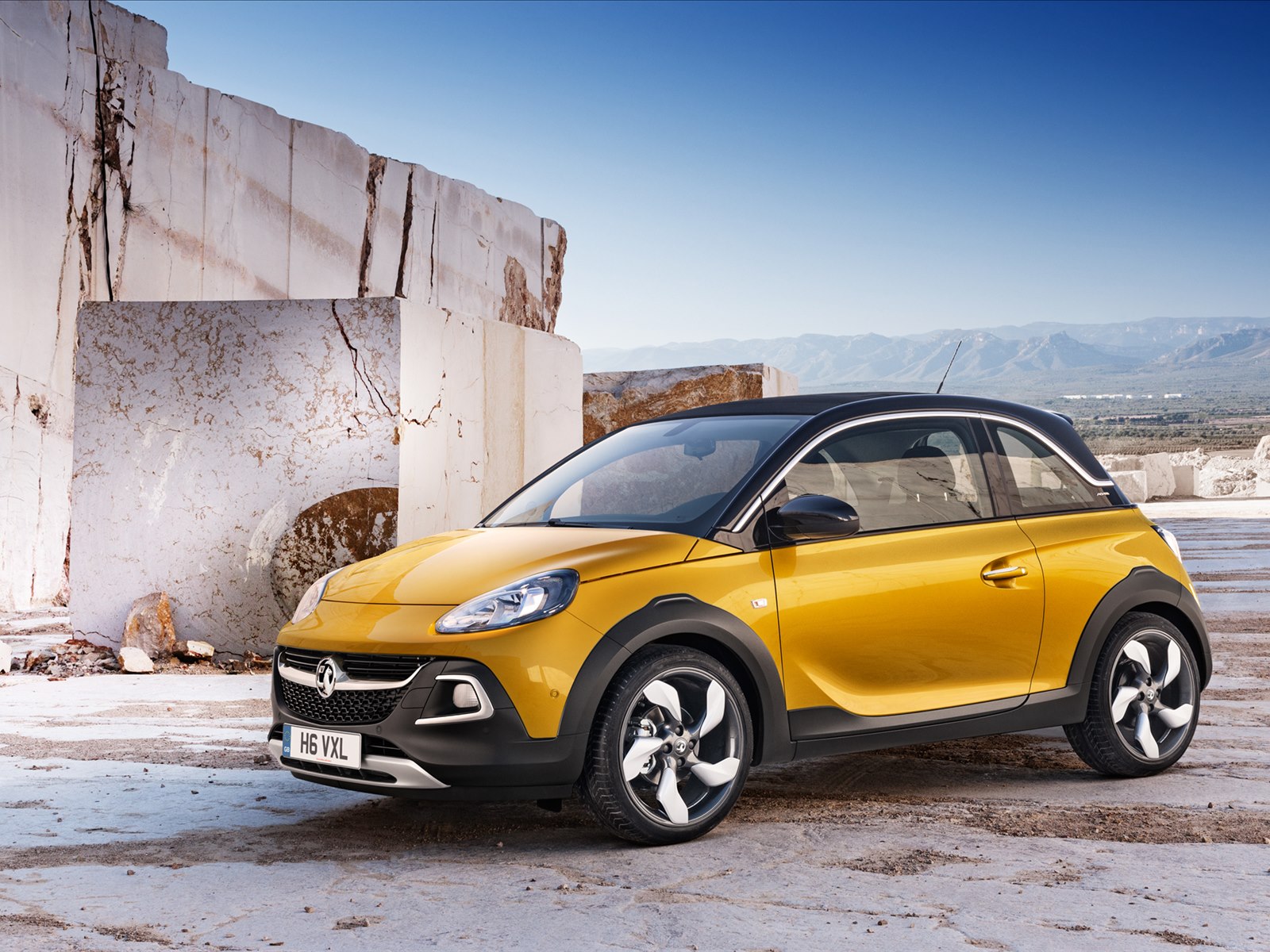Vauxhall Adam Rocks 2015