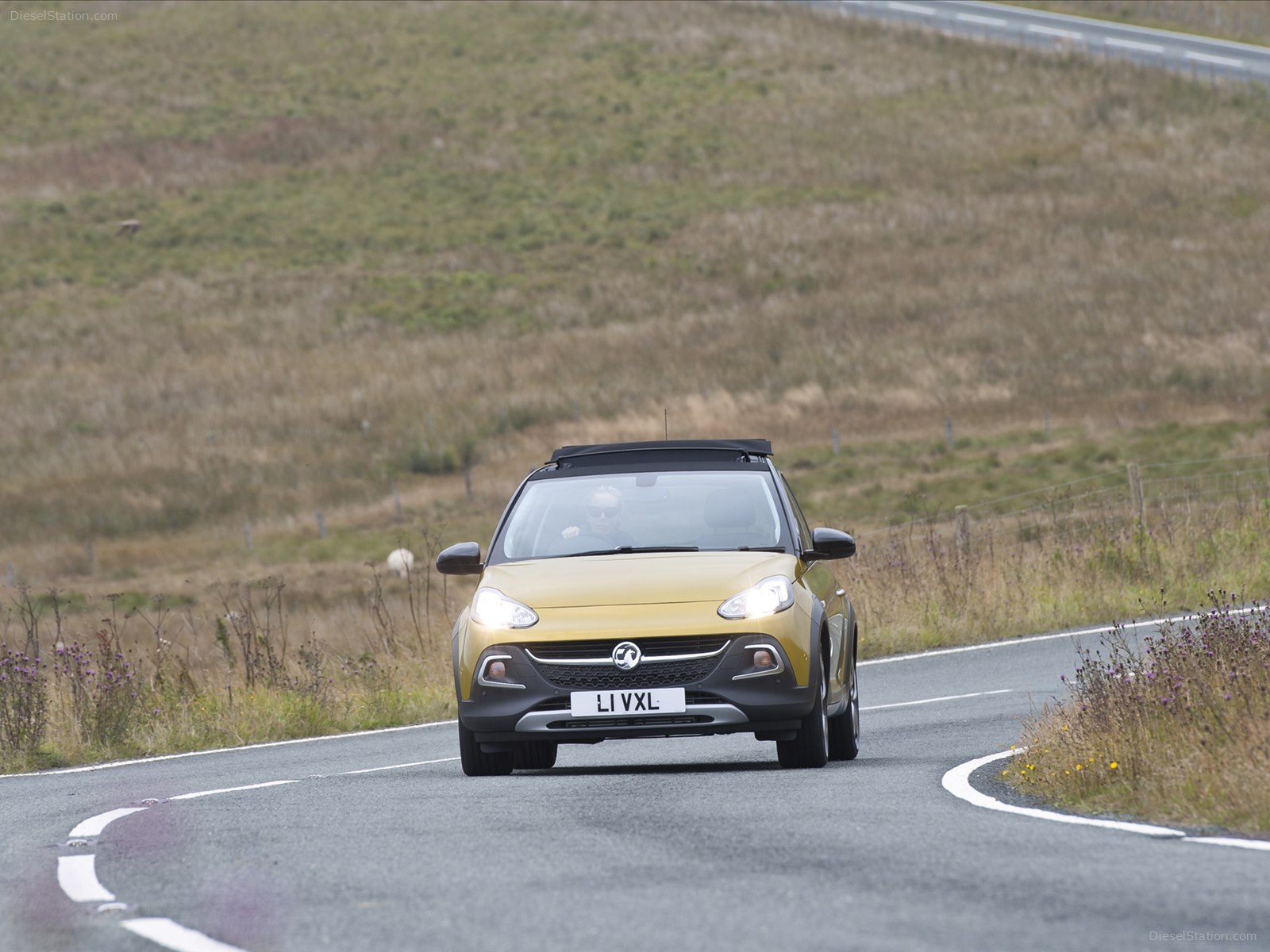 Vauxhall Adam Rocks Air 2015