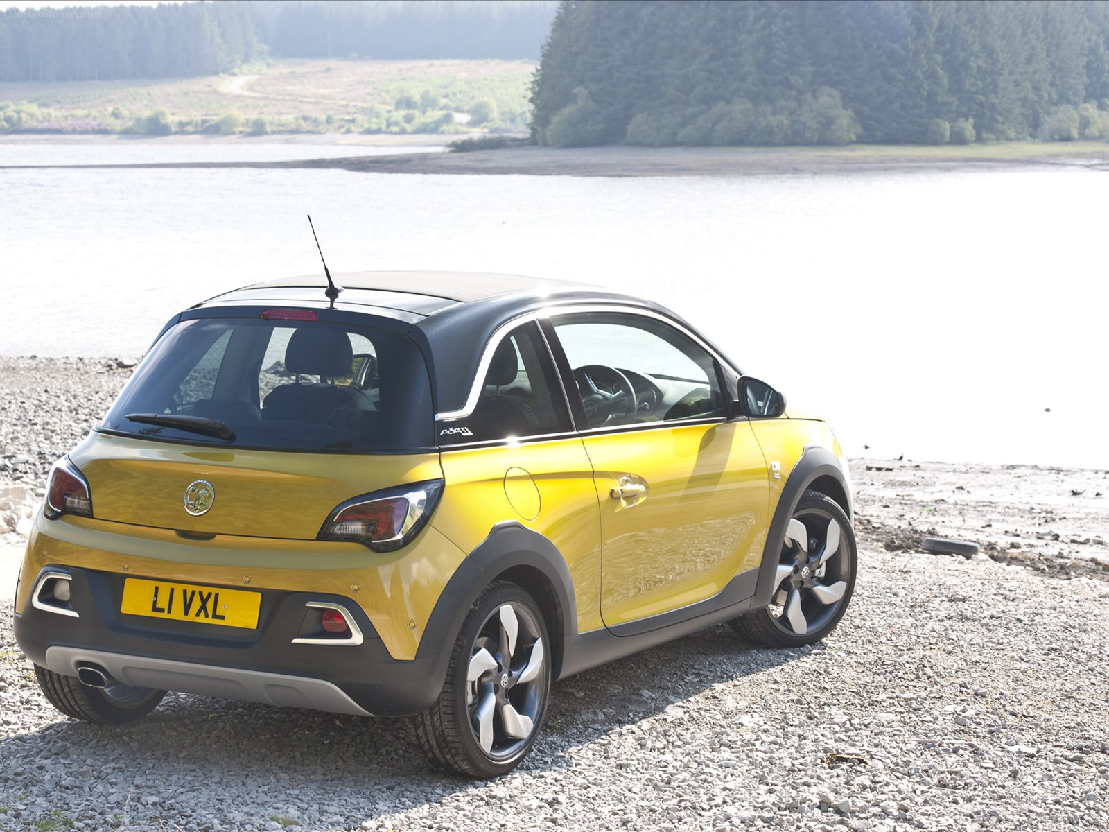 Vauxhall Adam Rocks Air 2015