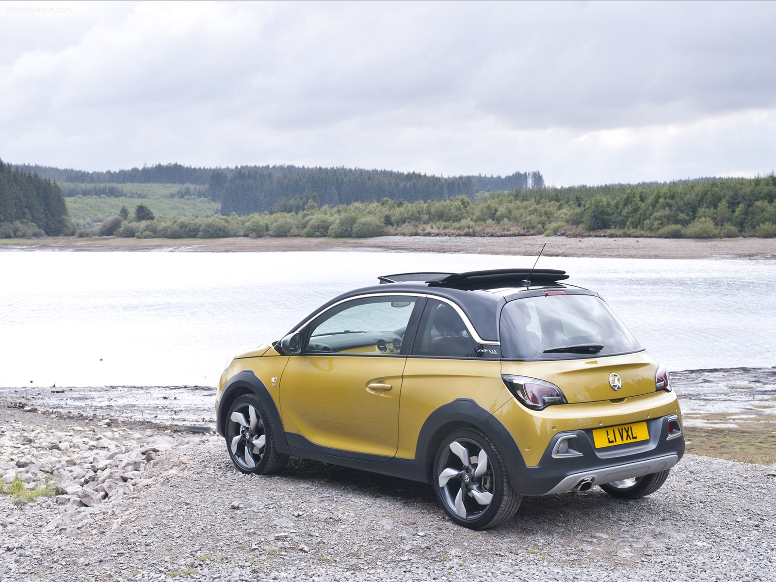 Vauxhall Adam Rocks Air 2015