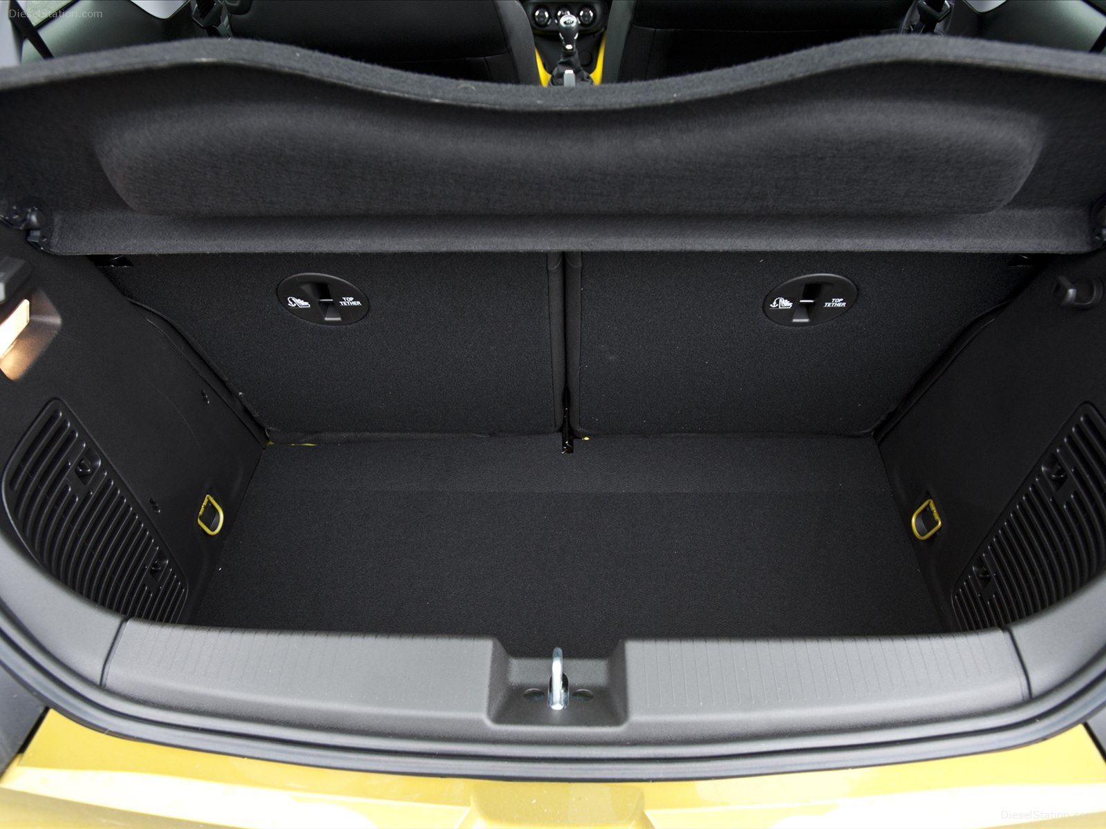 Vauxhall Adam Rocks Air 2015