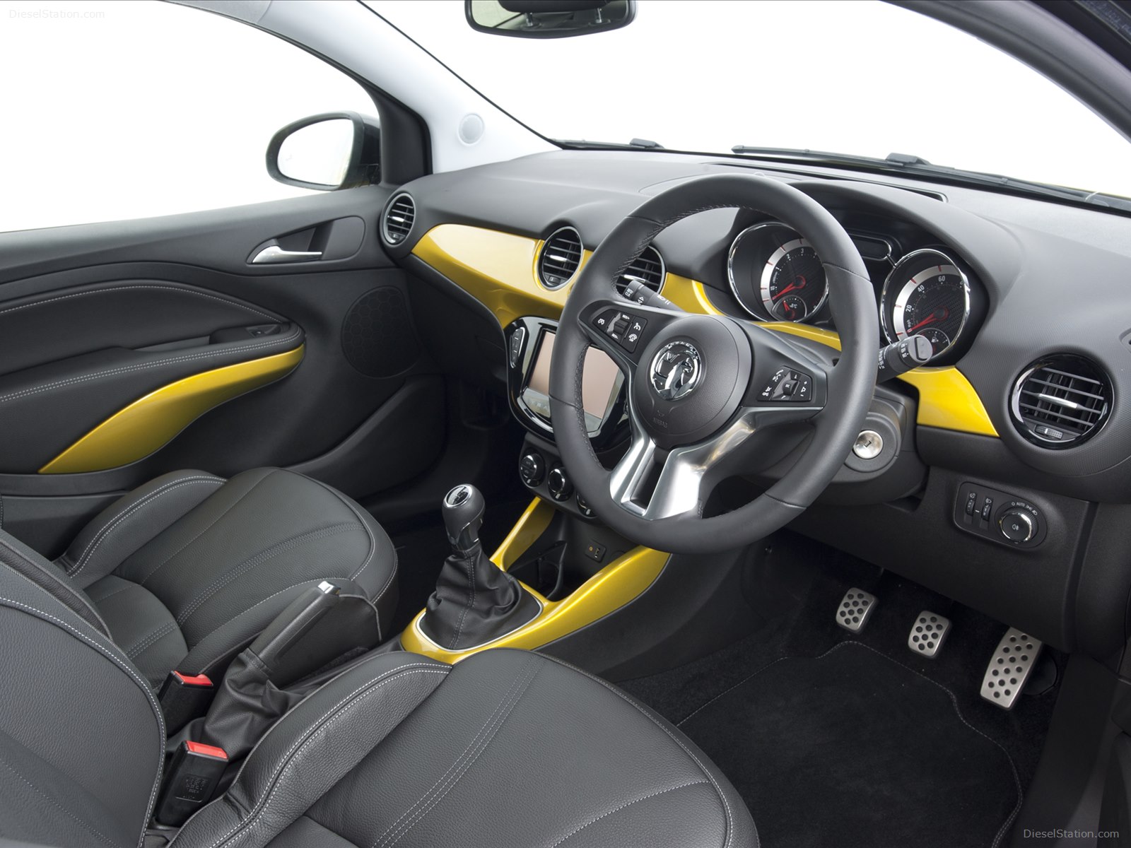 Vauxhall Adam Rocks Air 2015