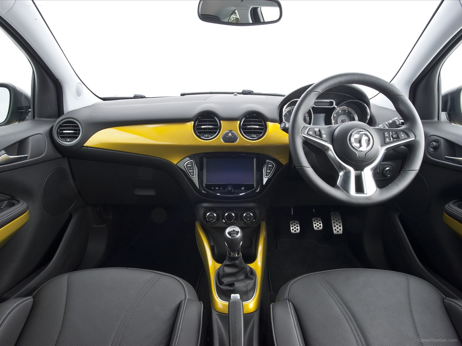 Vauxhall Adam Rocks Air 2015