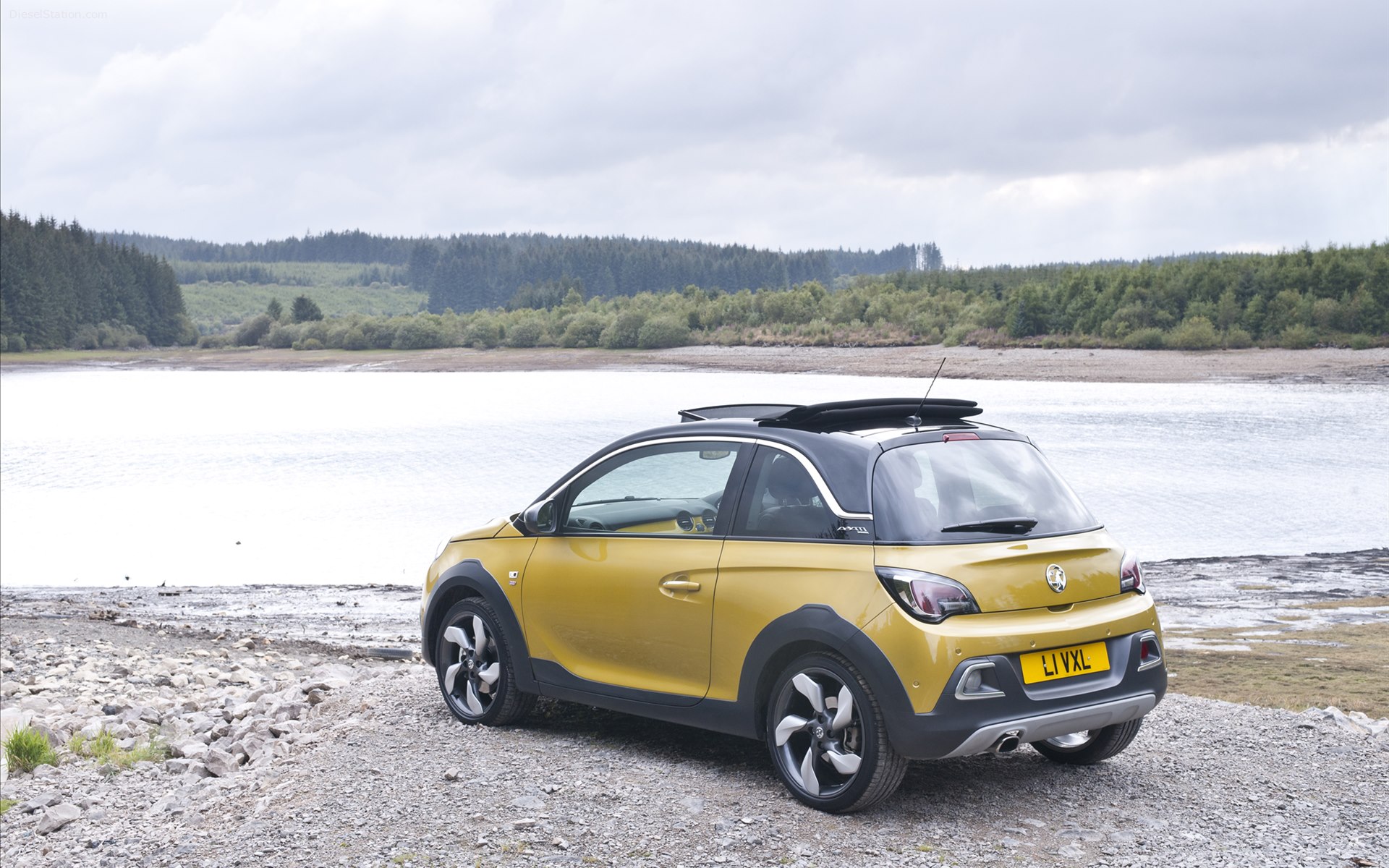 Vauxhall Adam Rocks Air 2015