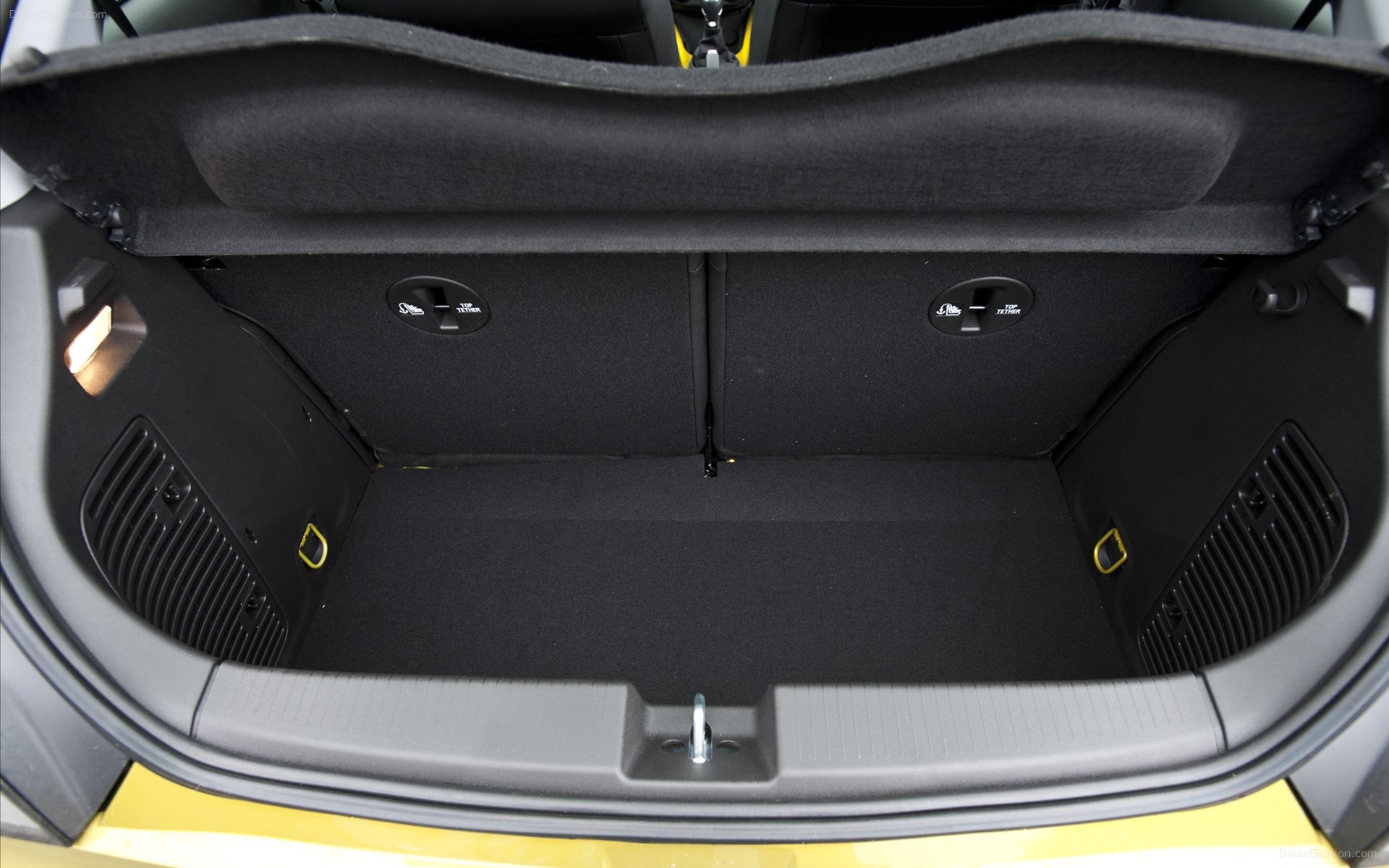 Vauxhall Adam Rocks Air 2015