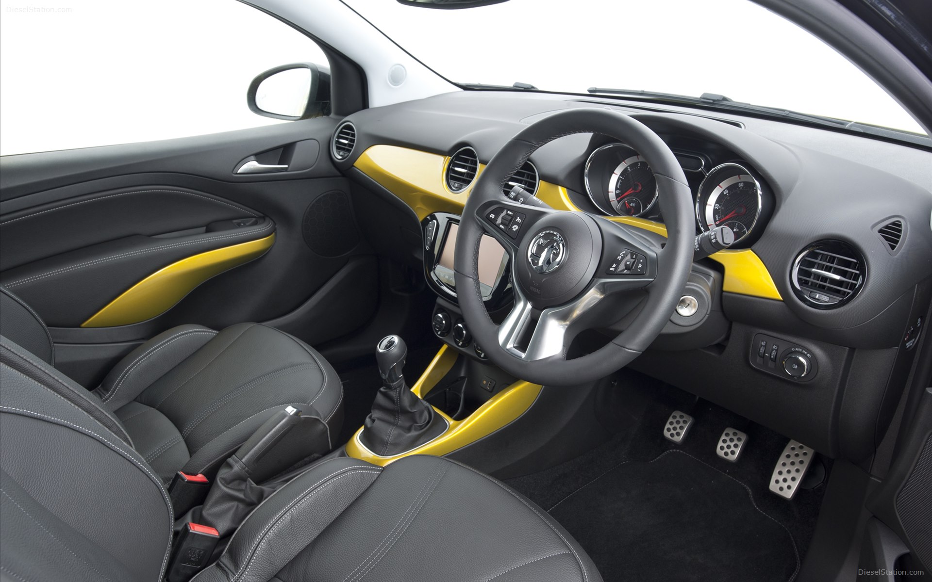 Vauxhall Adam Rocks Air 2015