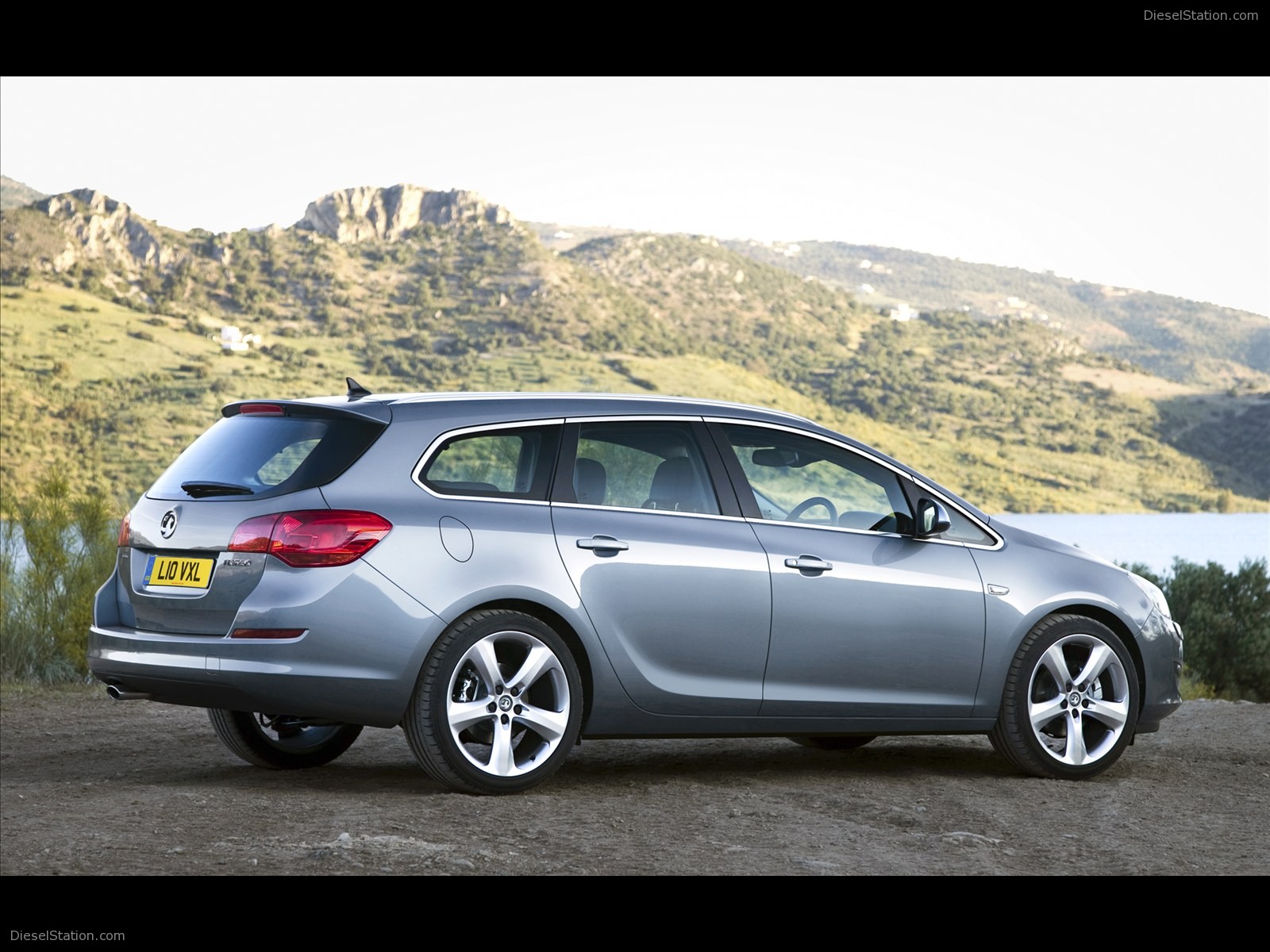 Vauxhall Astra Sports Tourer 2011