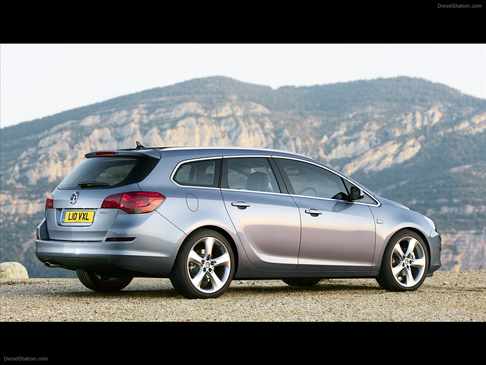 Vauxhall Astra Sports Tourer 2011