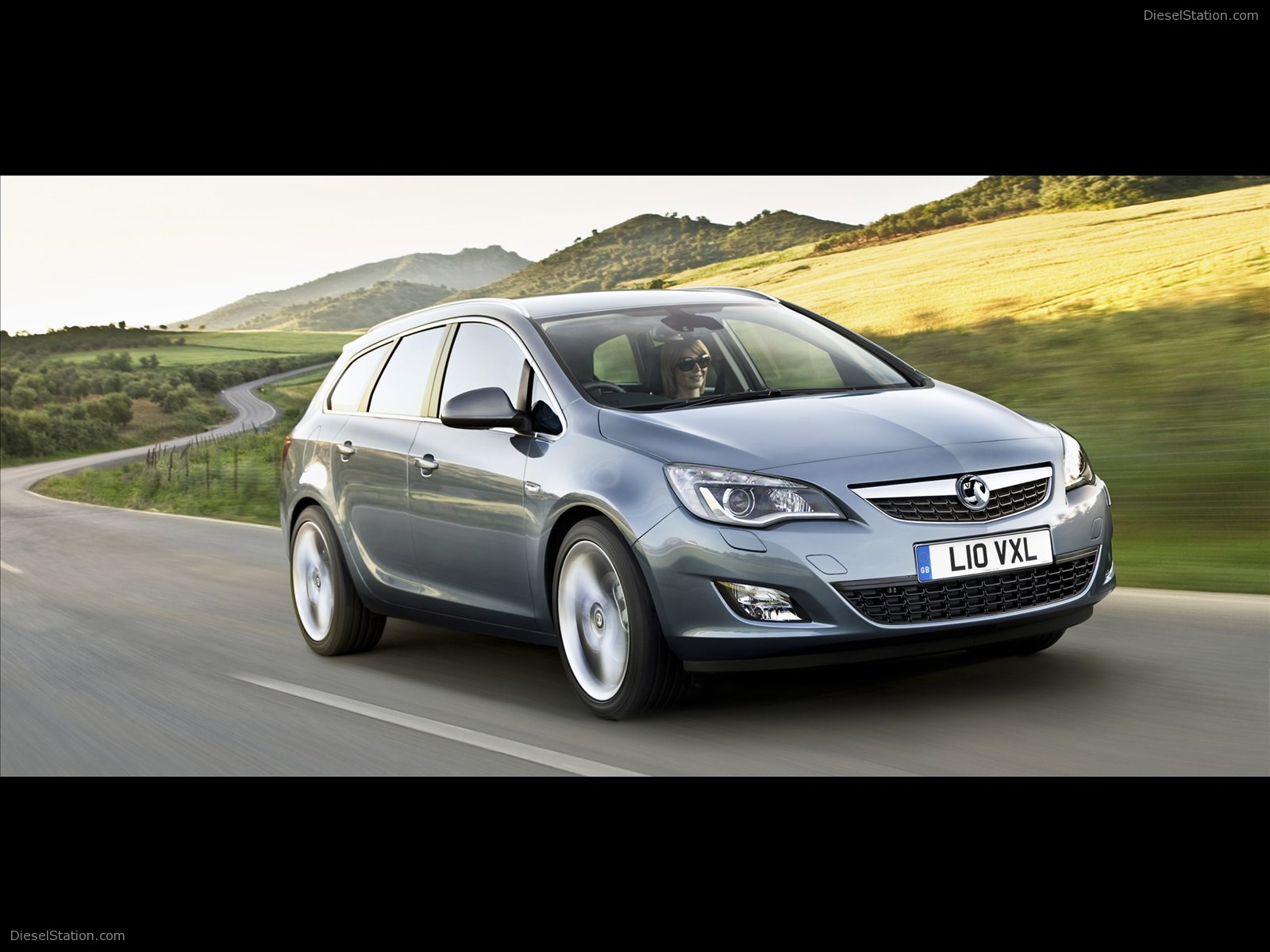 Vauxhall Astra Sports Tourer 2011