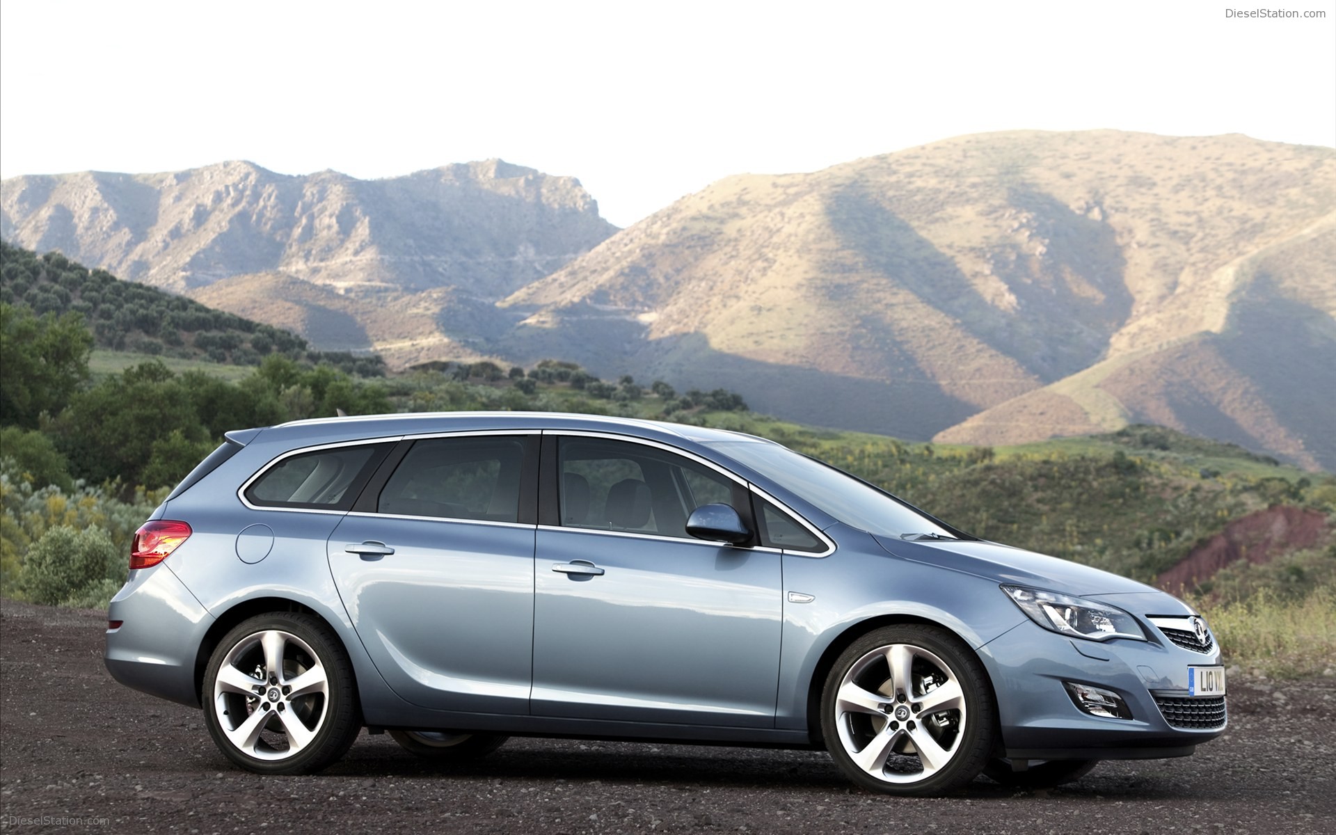 Vauxhall Astra Sports Tourer 2011