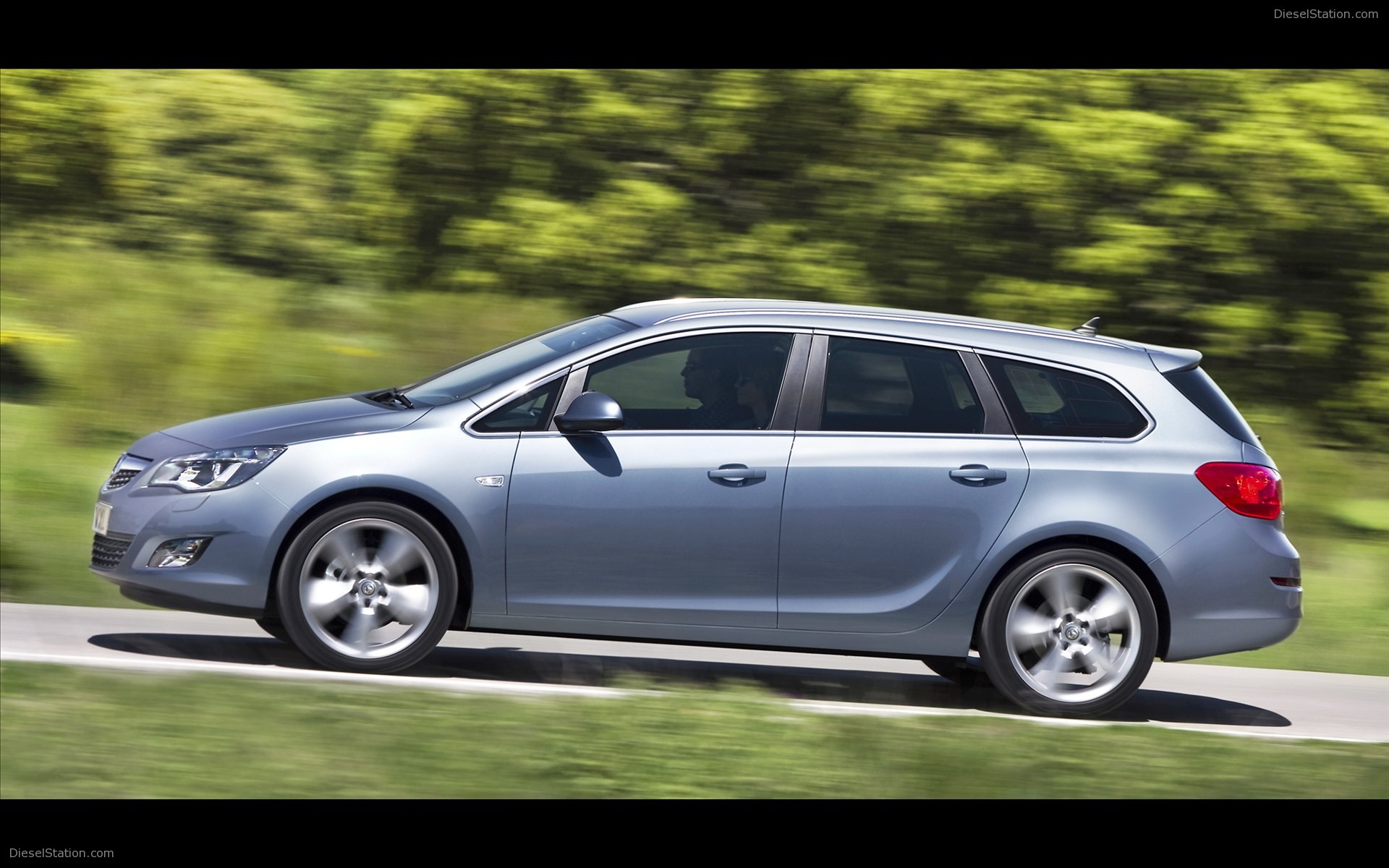 Vauxhall Astra Sports Tourer 2011