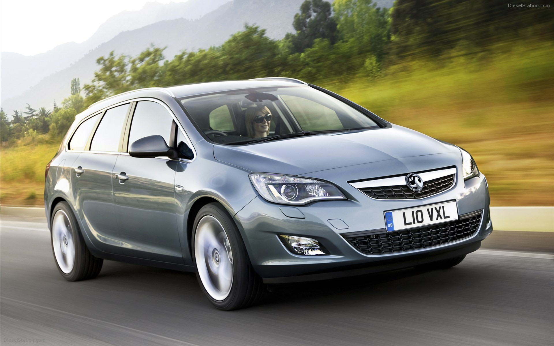 Vauxhall Astra Sports Tourer 2011