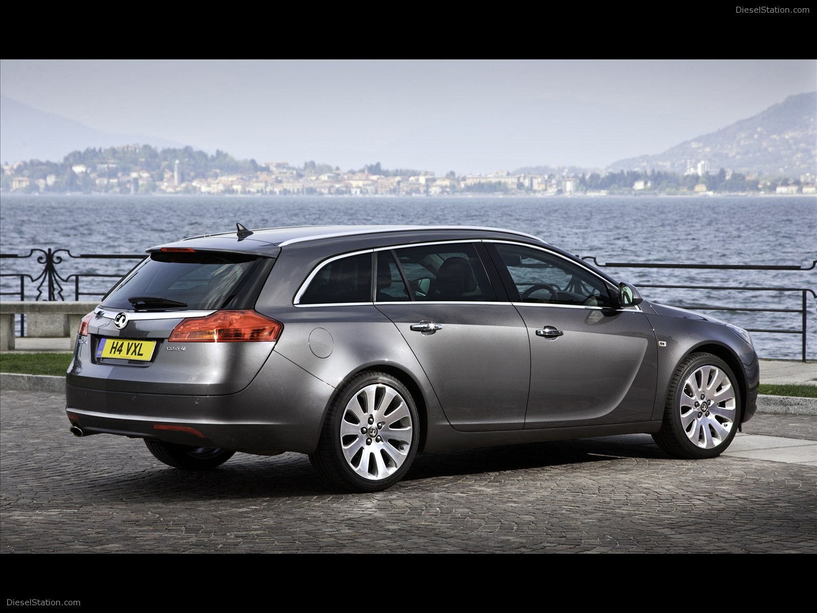 Vauxhall Insignia Sports Tourer 2011