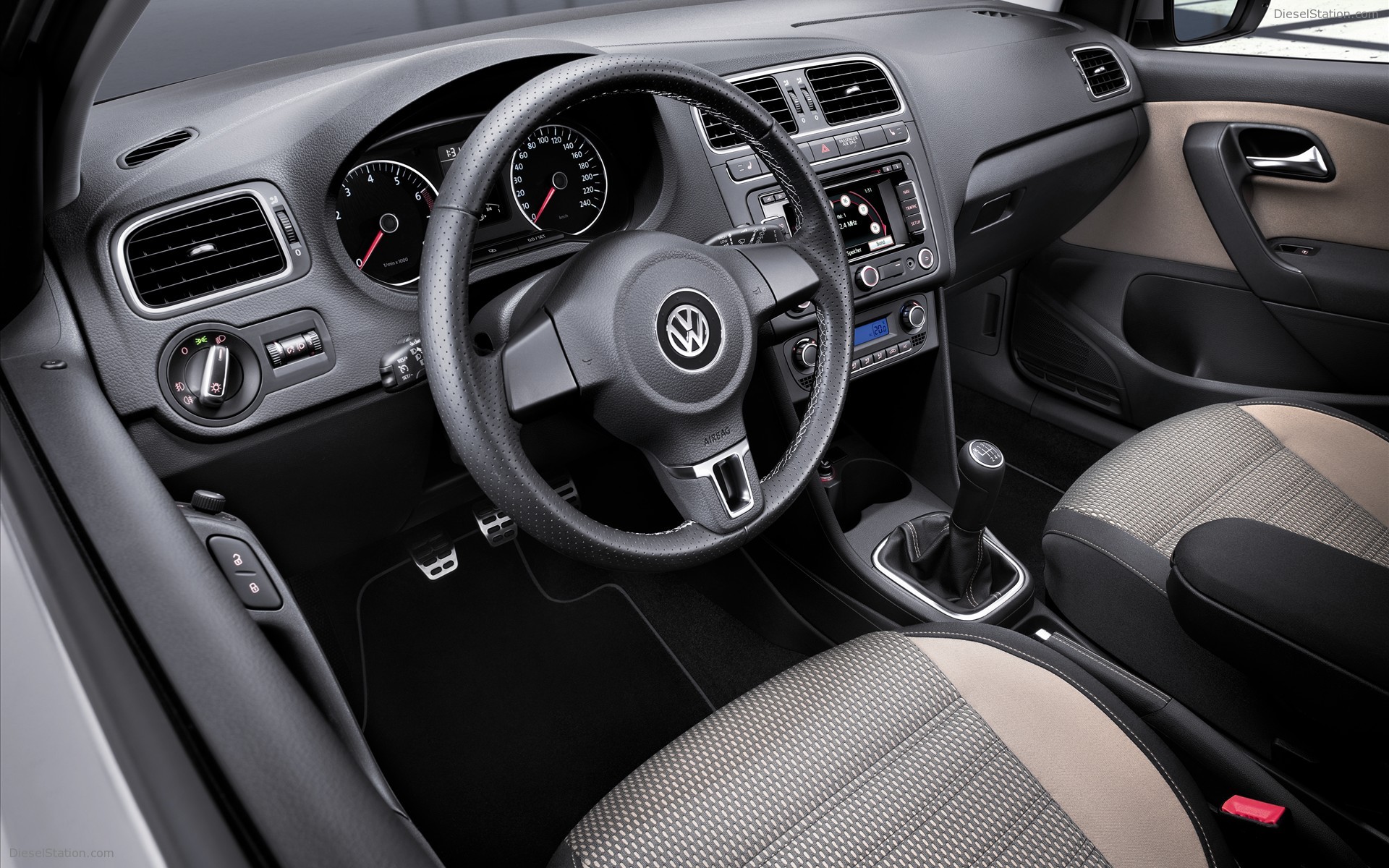 Volkswagen CrossPolo 2011