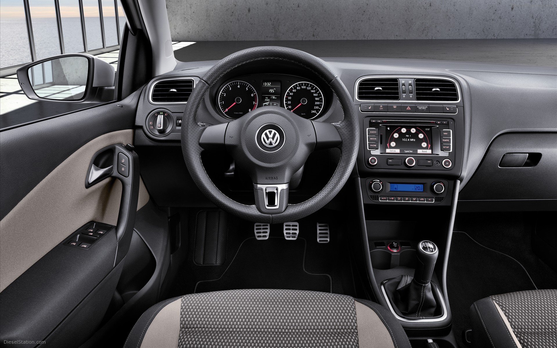 Volkswagen CrossPolo 2011