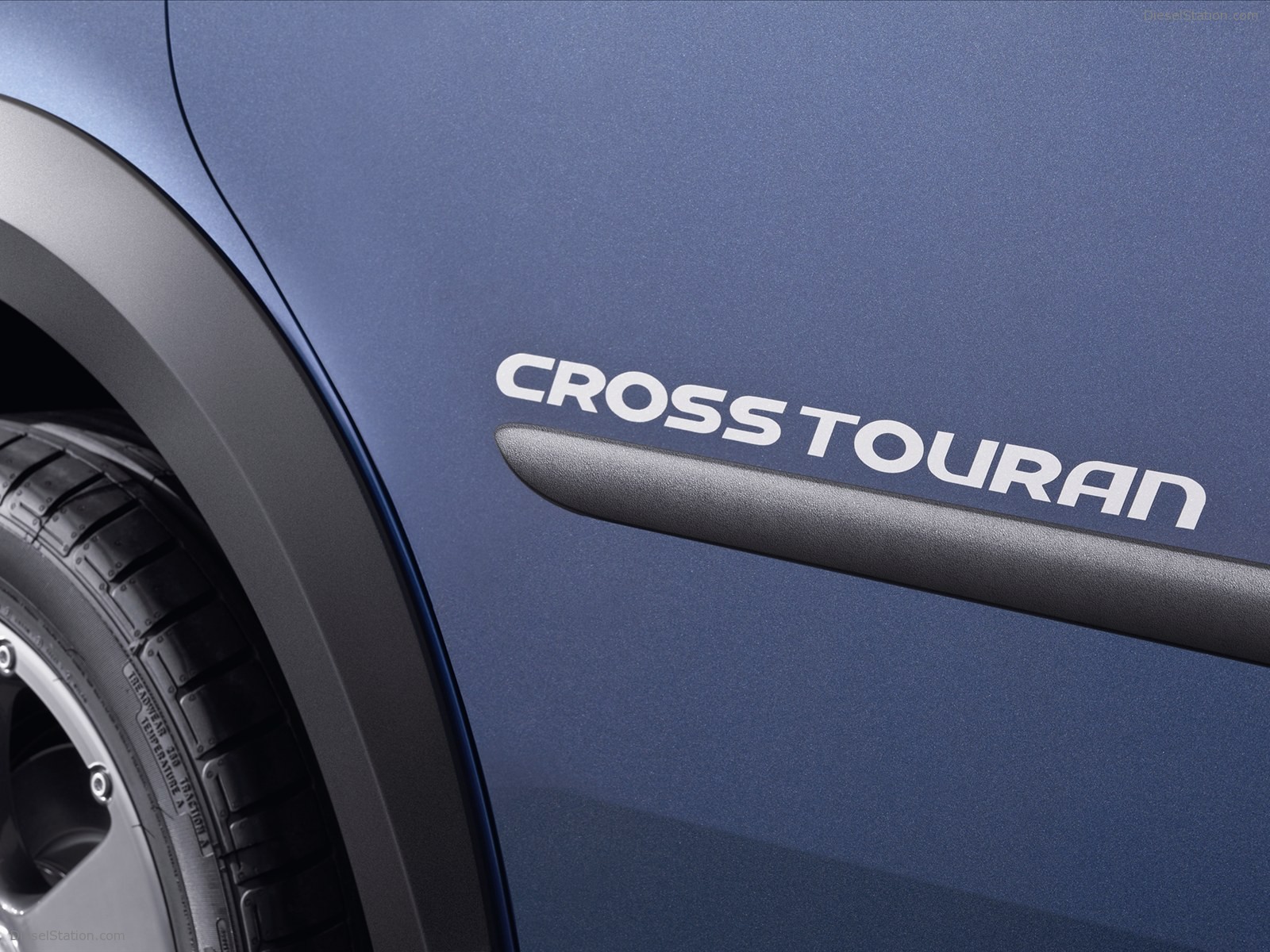 Volkswagen CrossTouran 2011