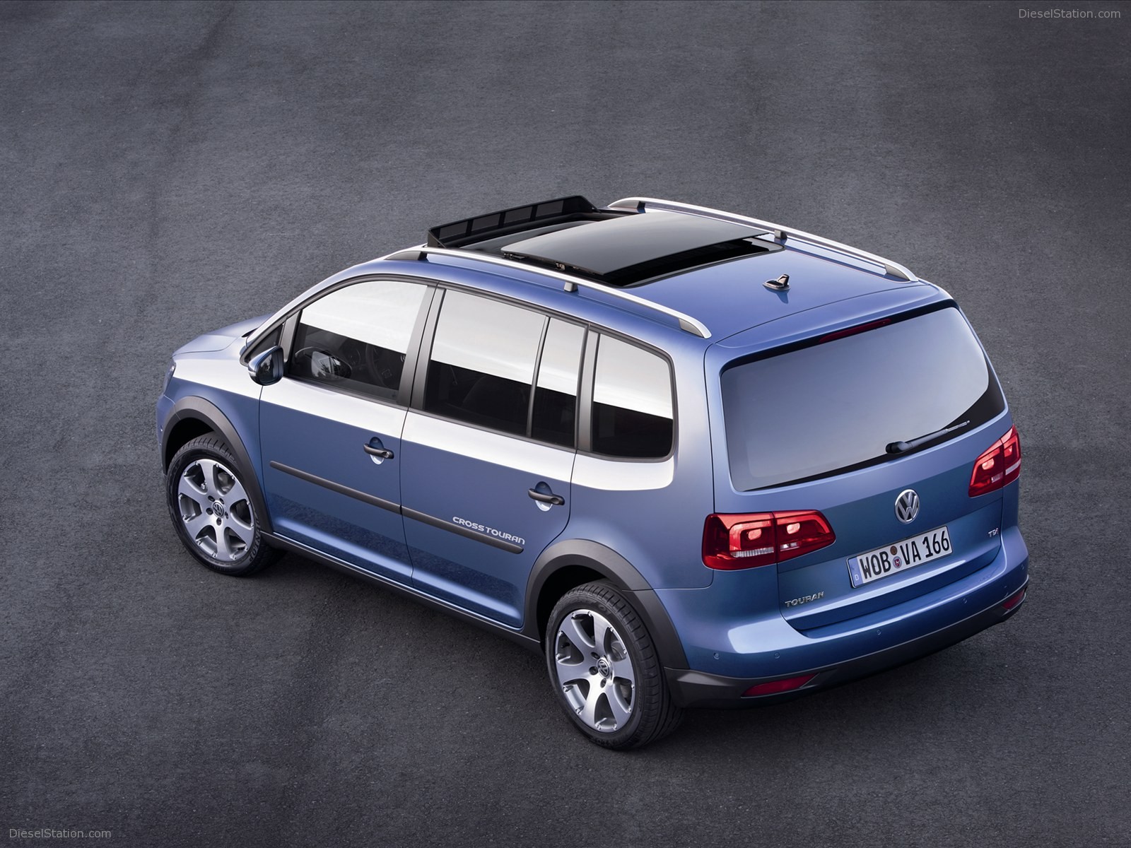Volkswagen CrossTouran 2011