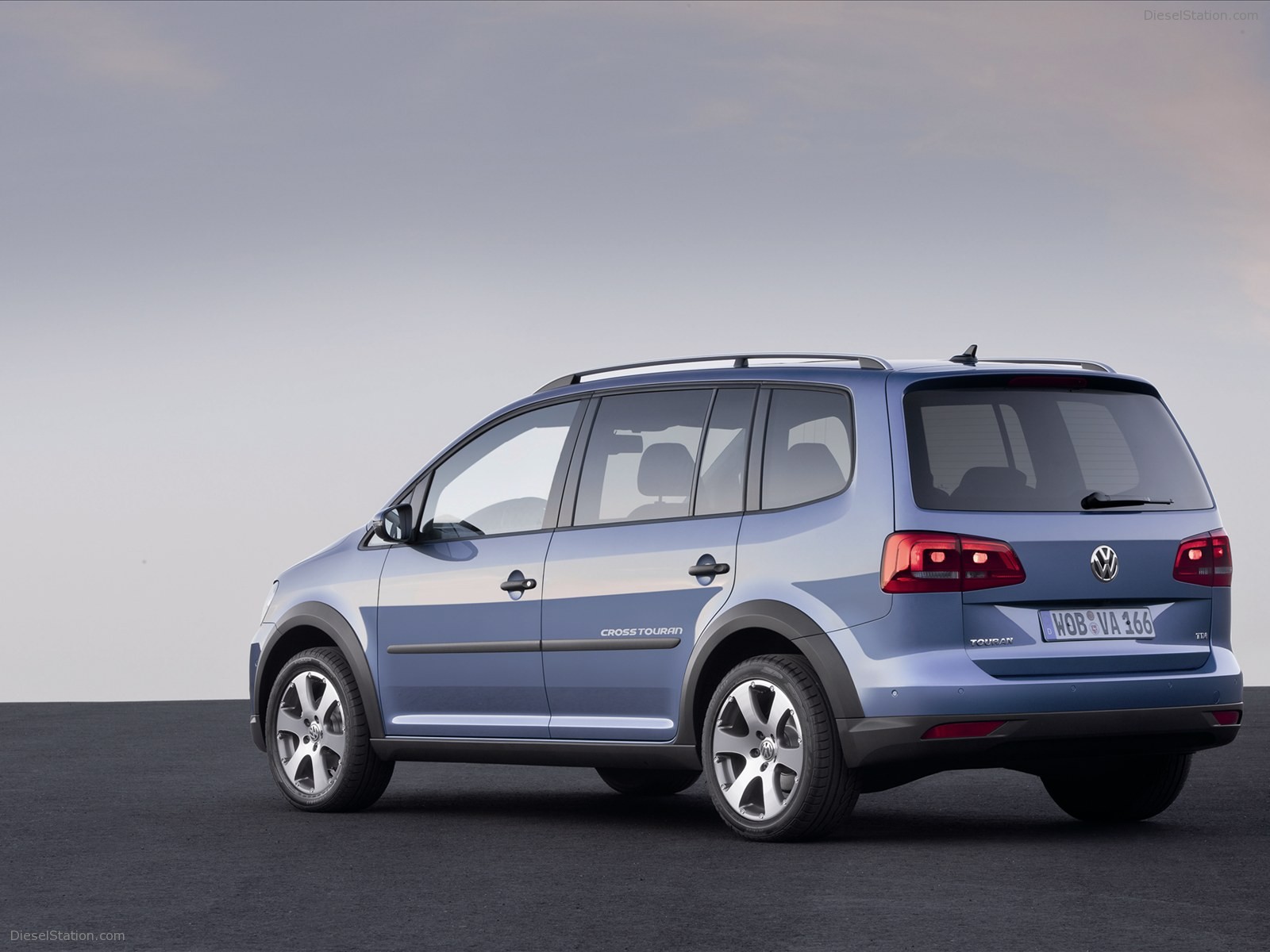 Volkswagen CrossTouran 2011