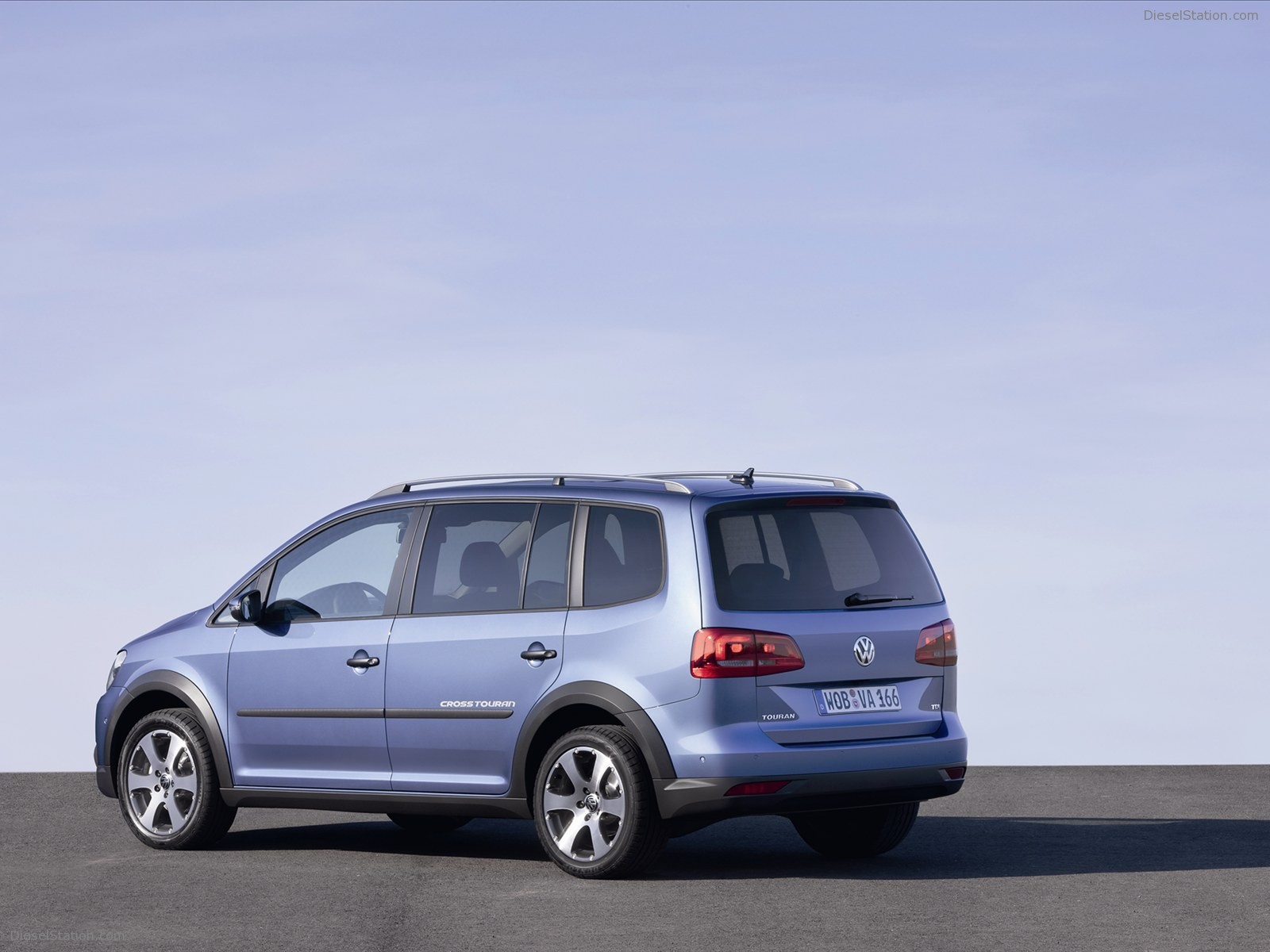 Volkswagen CrossTouran 2011