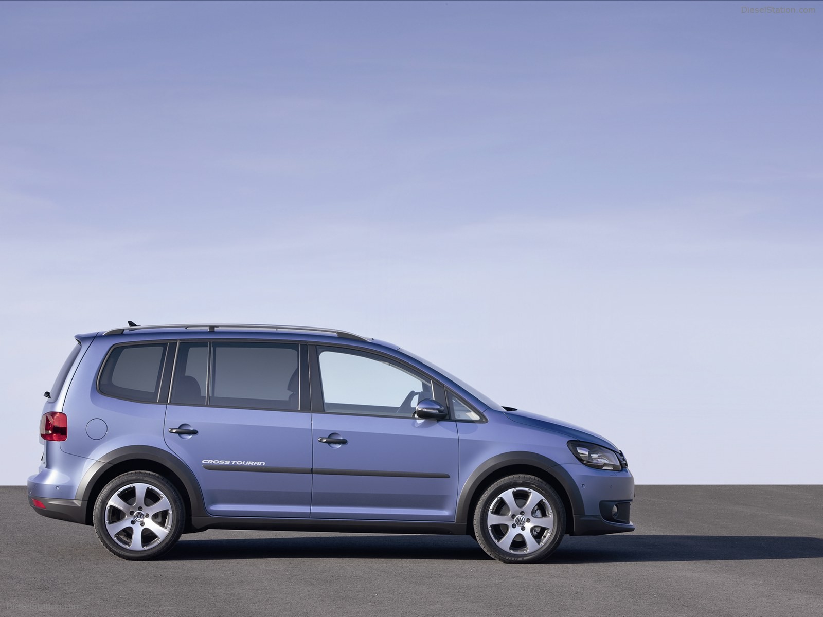 Volkswagen CrossTouran 2011