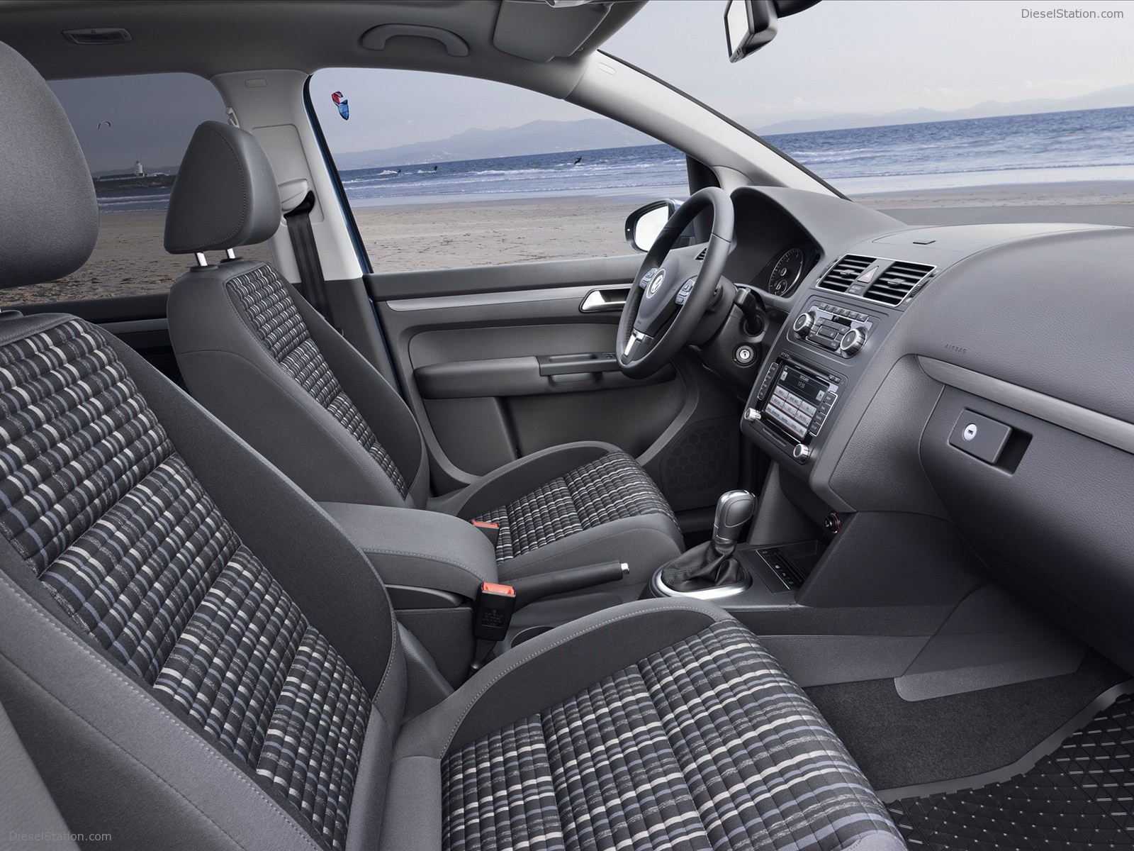 Volkswagen CrossTouran 2011