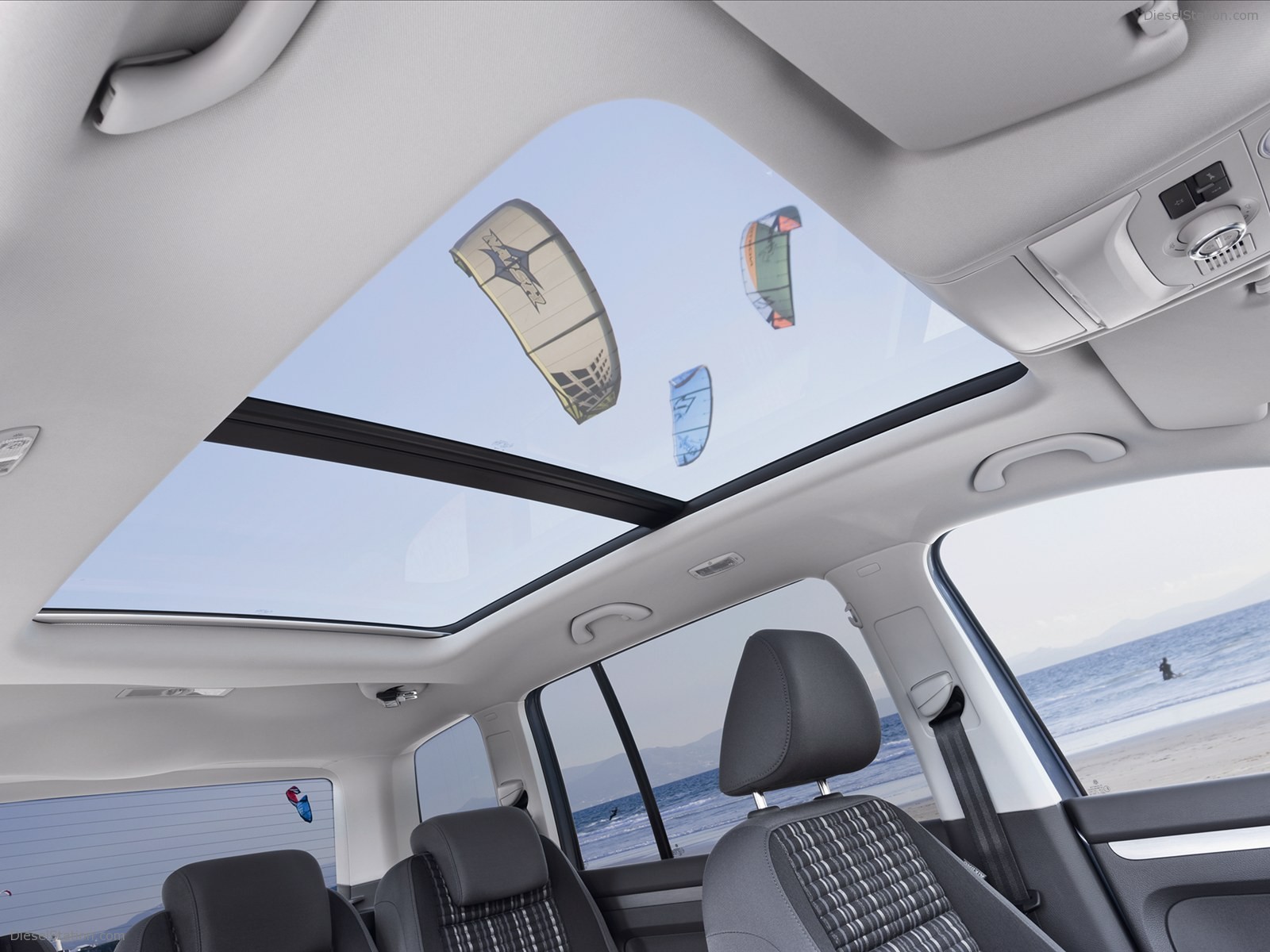 Volkswagen CrossTouran 2011