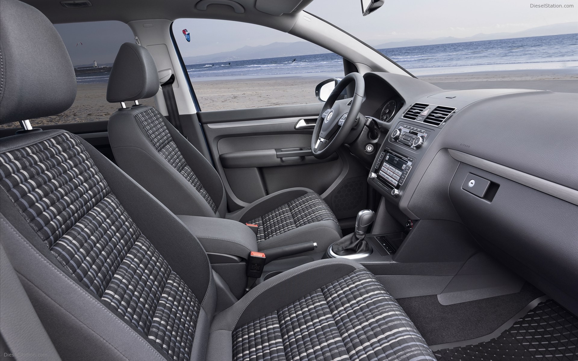 Volkswagen CrossTouran 2011