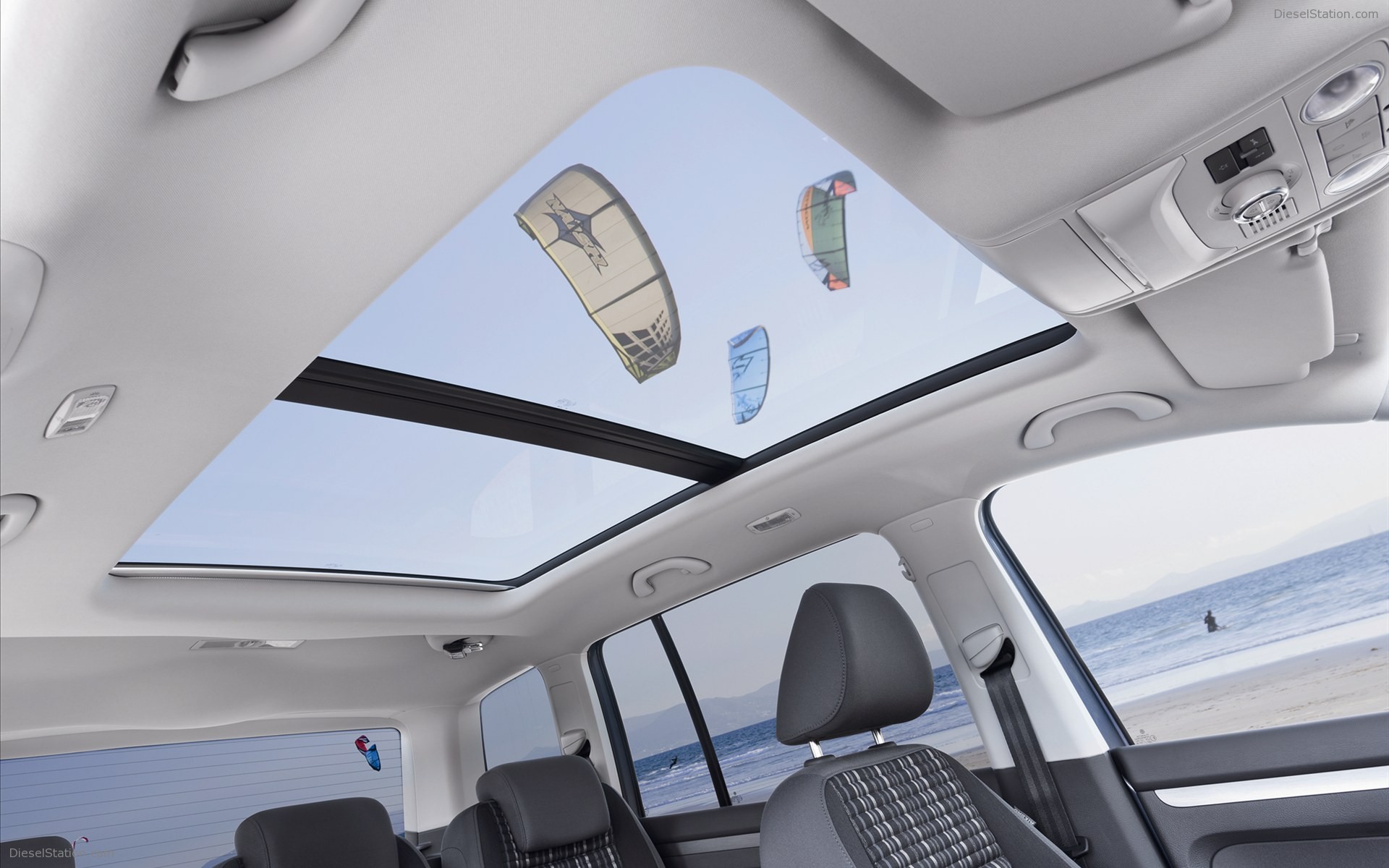 Volkswagen CrossTouran 2011